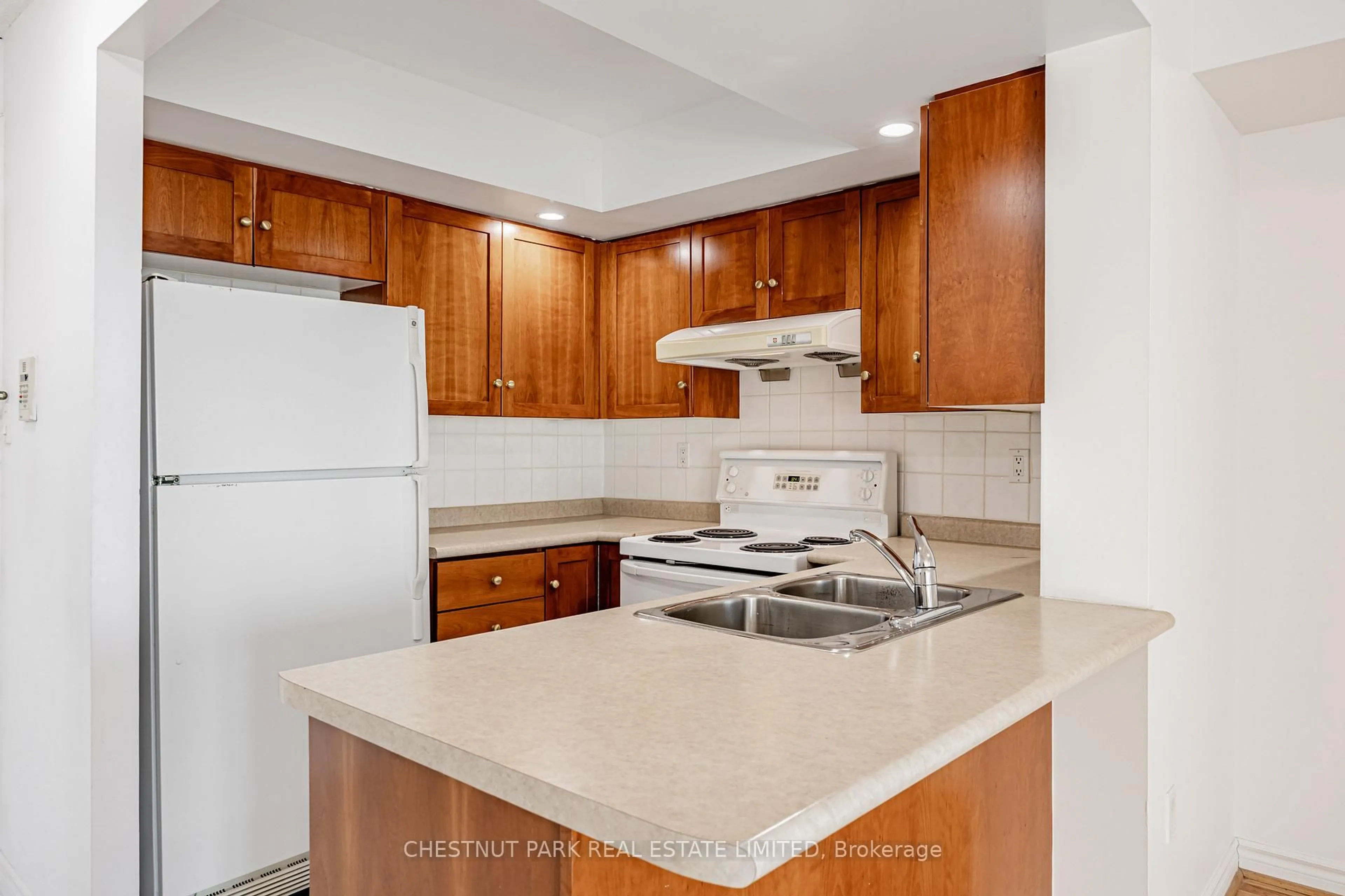 Standard kitchen, unknown for 125 Omni Dr #1029, Toronto Ontario M1P 5A9