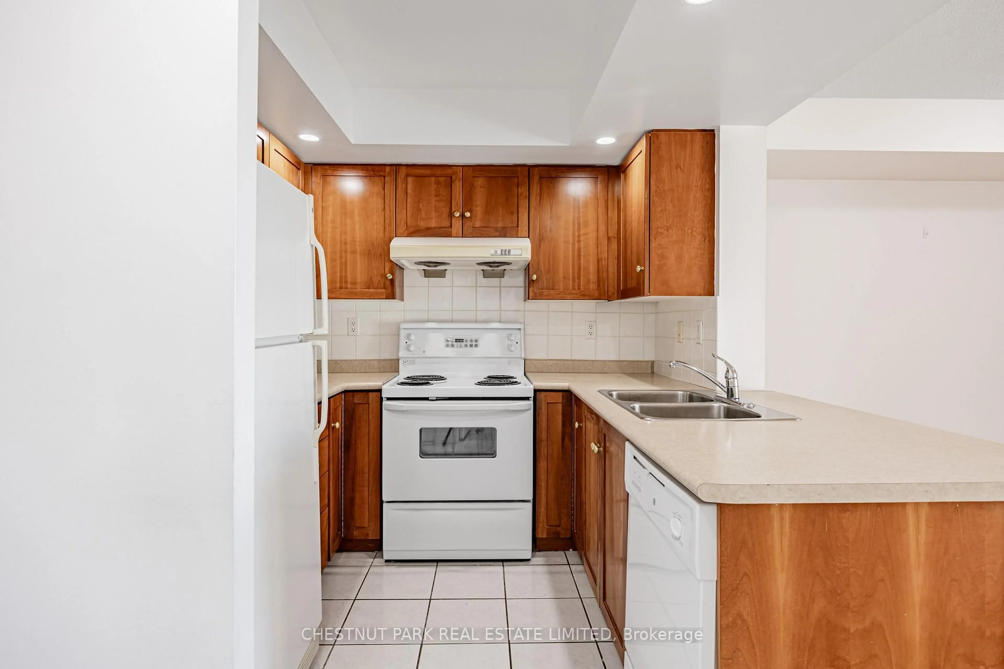 Standard kitchen, unknown for 125 Omni Dr #1029, Toronto Ontario M1P 5A9