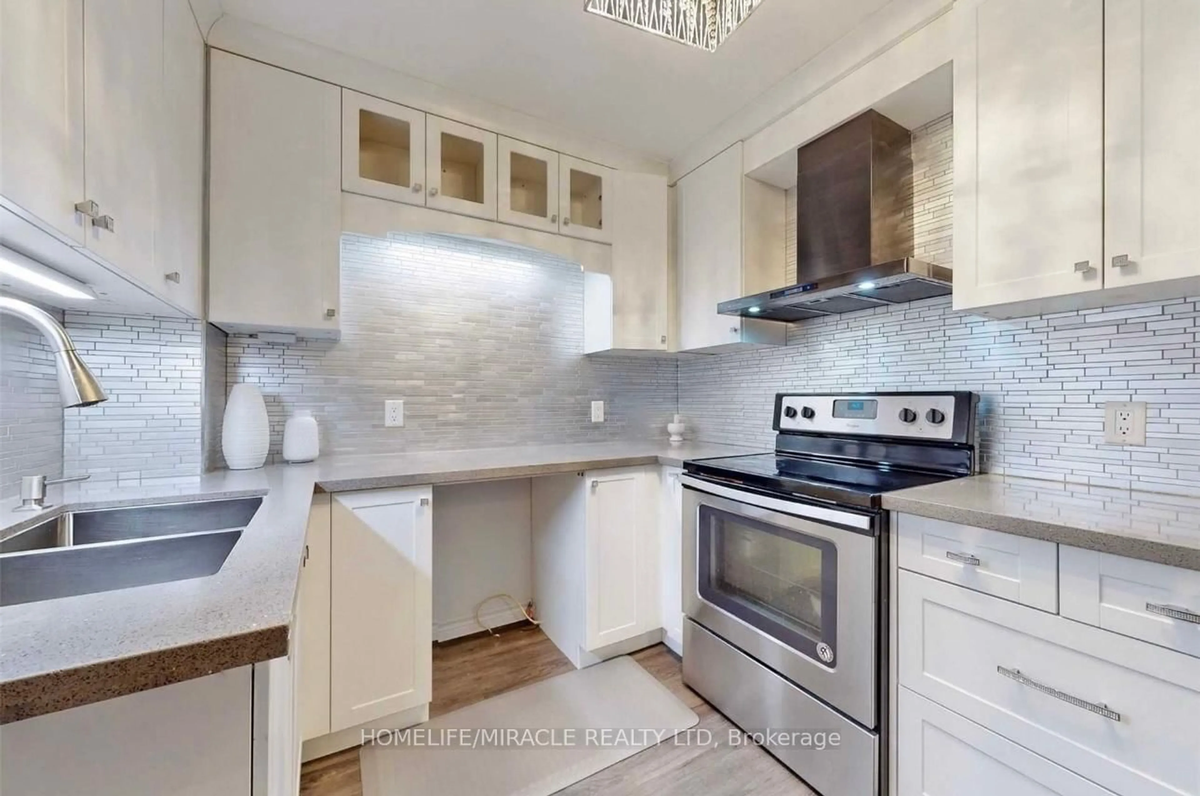 Standard kitchen, unknown for 22 Renfield Cres, Whitby Ontario L1P 1B4