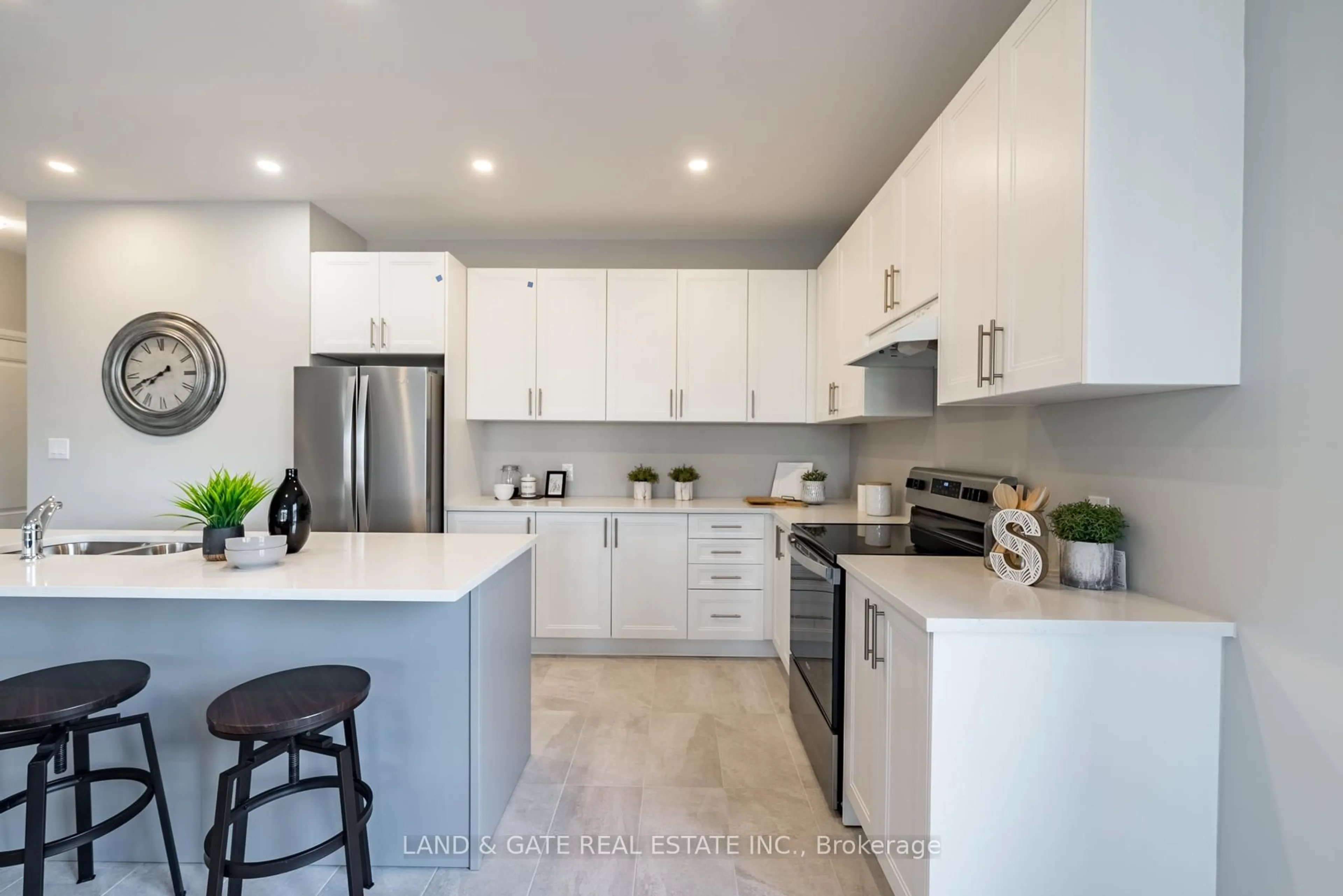 Open concept kitchen, unknown for 127 Gibbons St, Oshawa Ontario L1J 4Y1