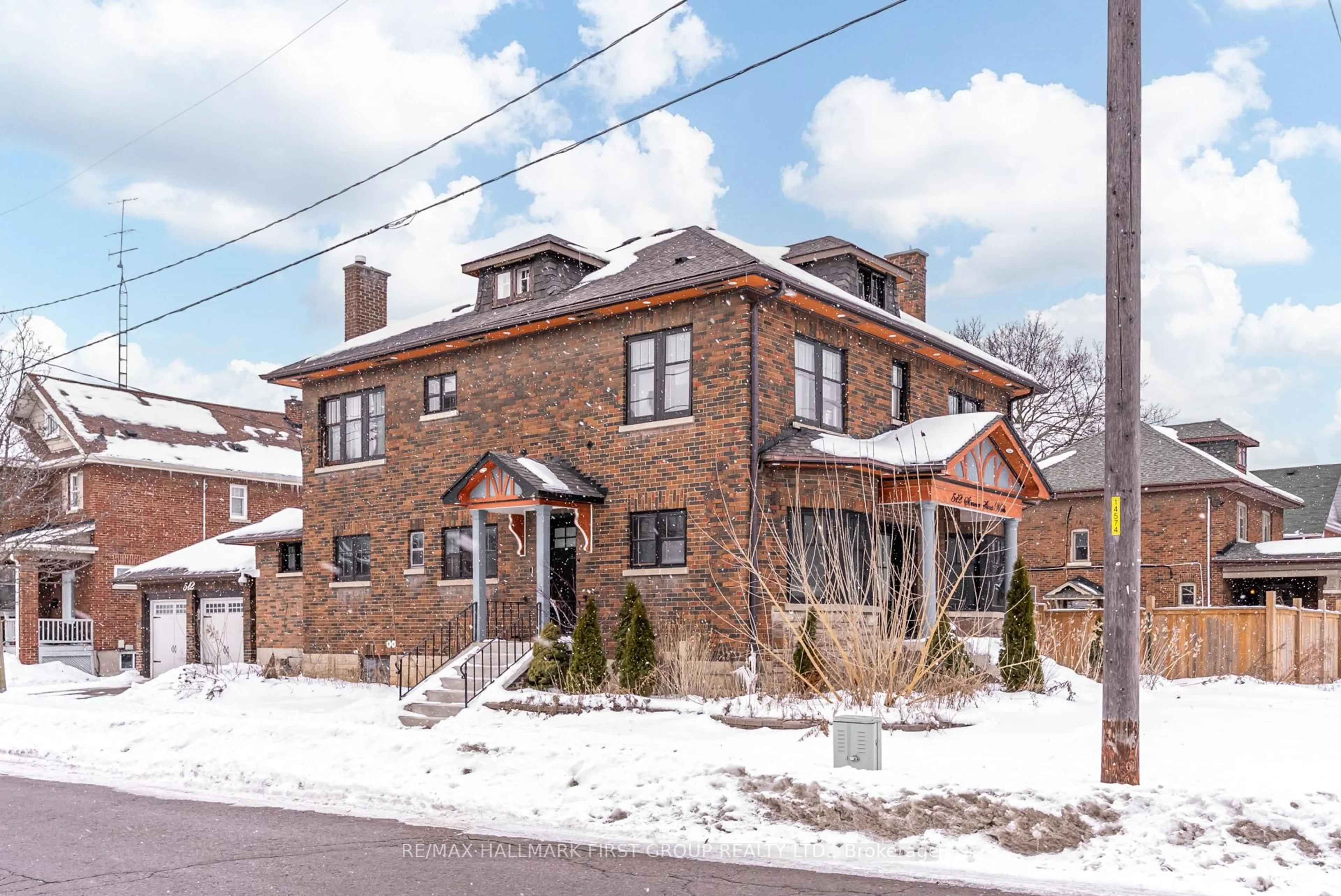 Home with brick exterior material, street for 512 Simcoe St, Oshawa Ontario L1G 4T9