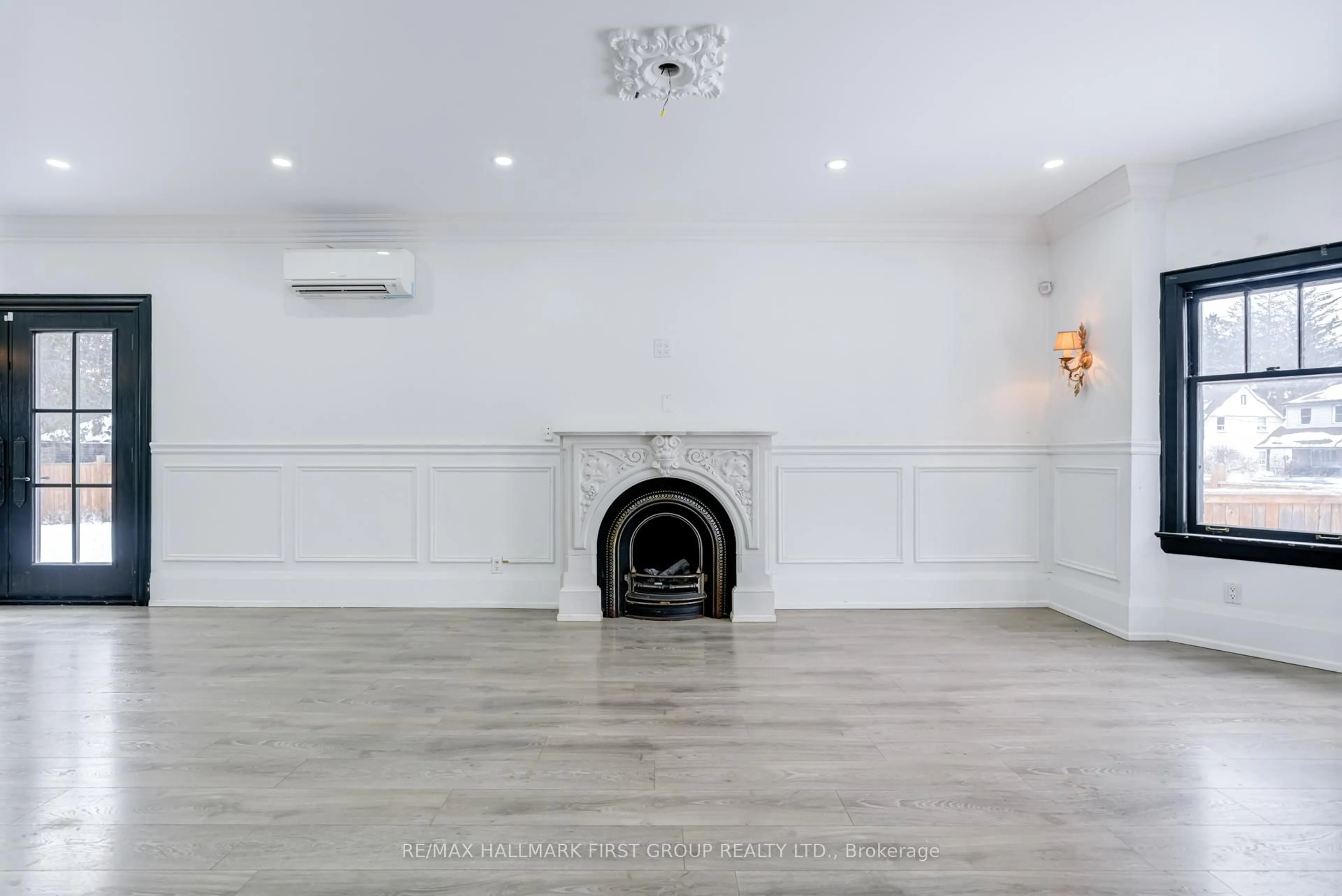 A pic of a room for 512 Simcoe St, Oshawa Ontario L1G 4T9