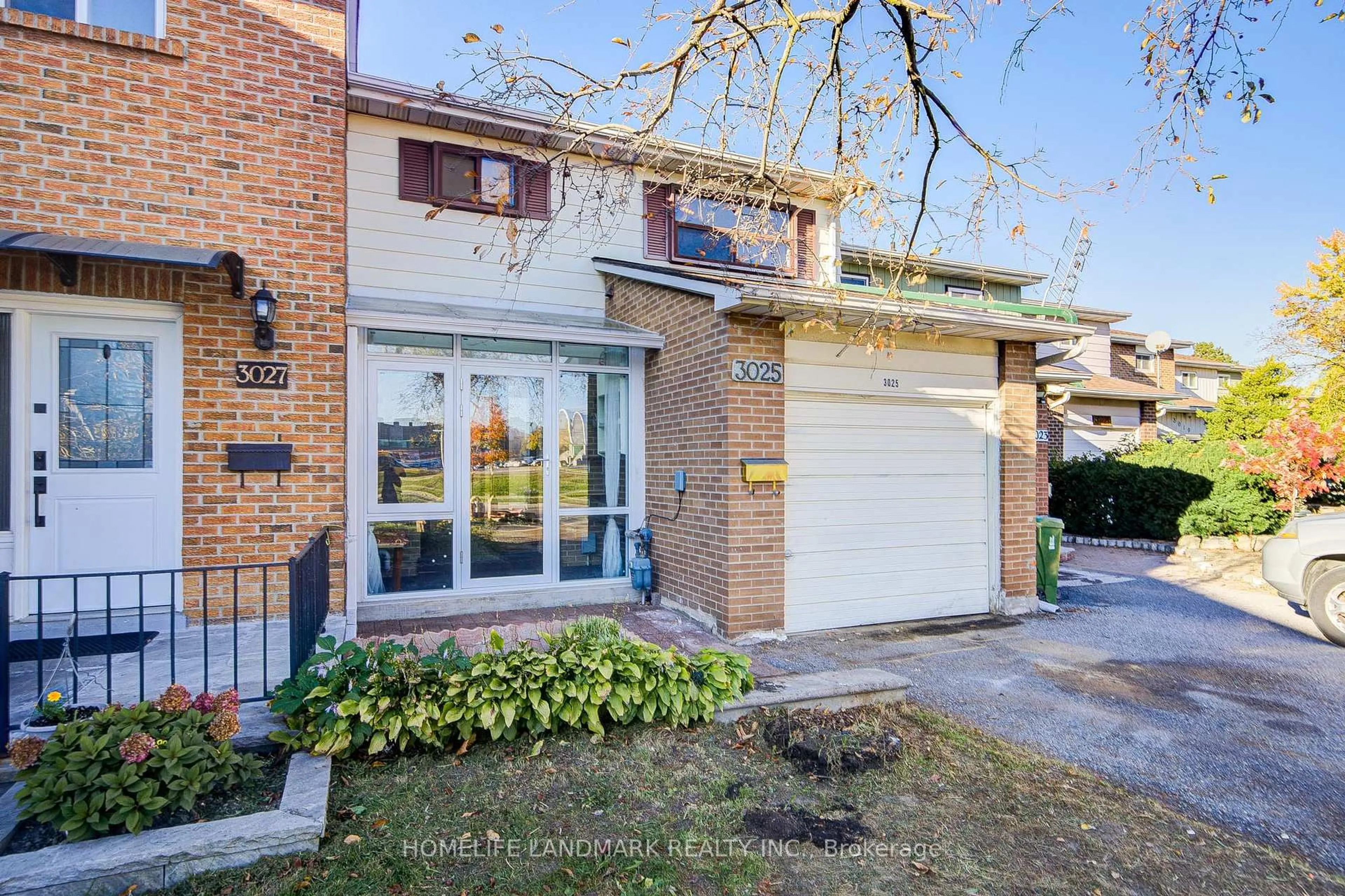 Home with brick exterior material, street for 3025 Bridletowne Circ, Toronto Ontario M1W 2C9