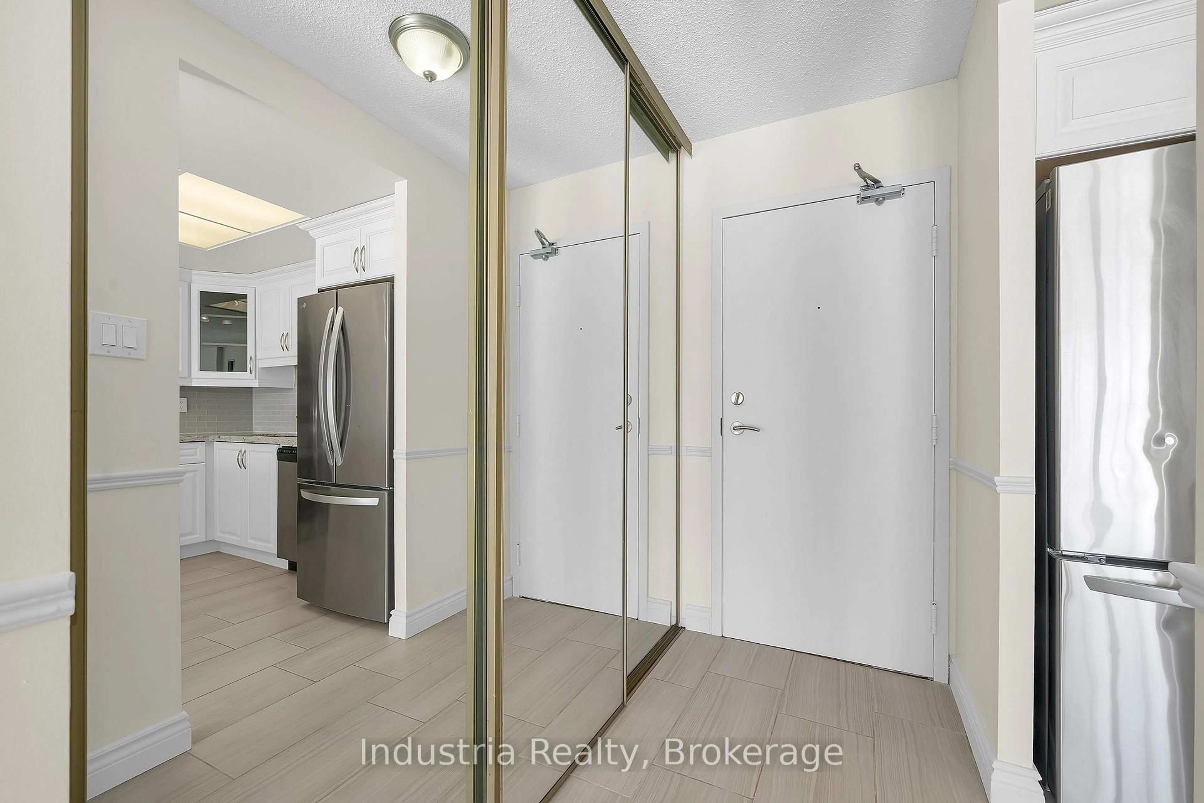 Indoor entryway for 10 Dean Park Rd #204, Toronto Ontario M1B 3G8