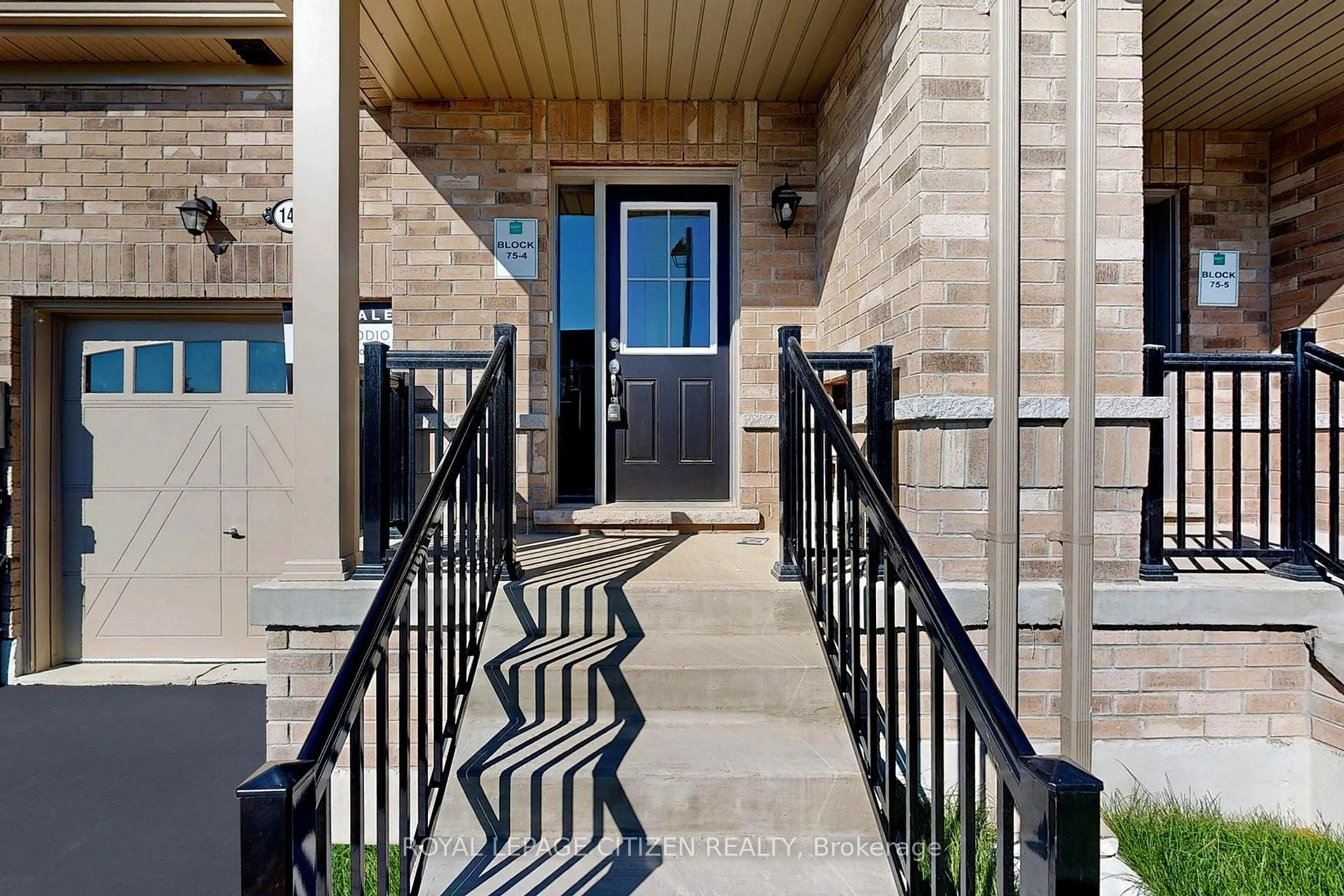 Indoor entryway for 142 North Garden Blvd, Scugog Ontario L9L 1B3
