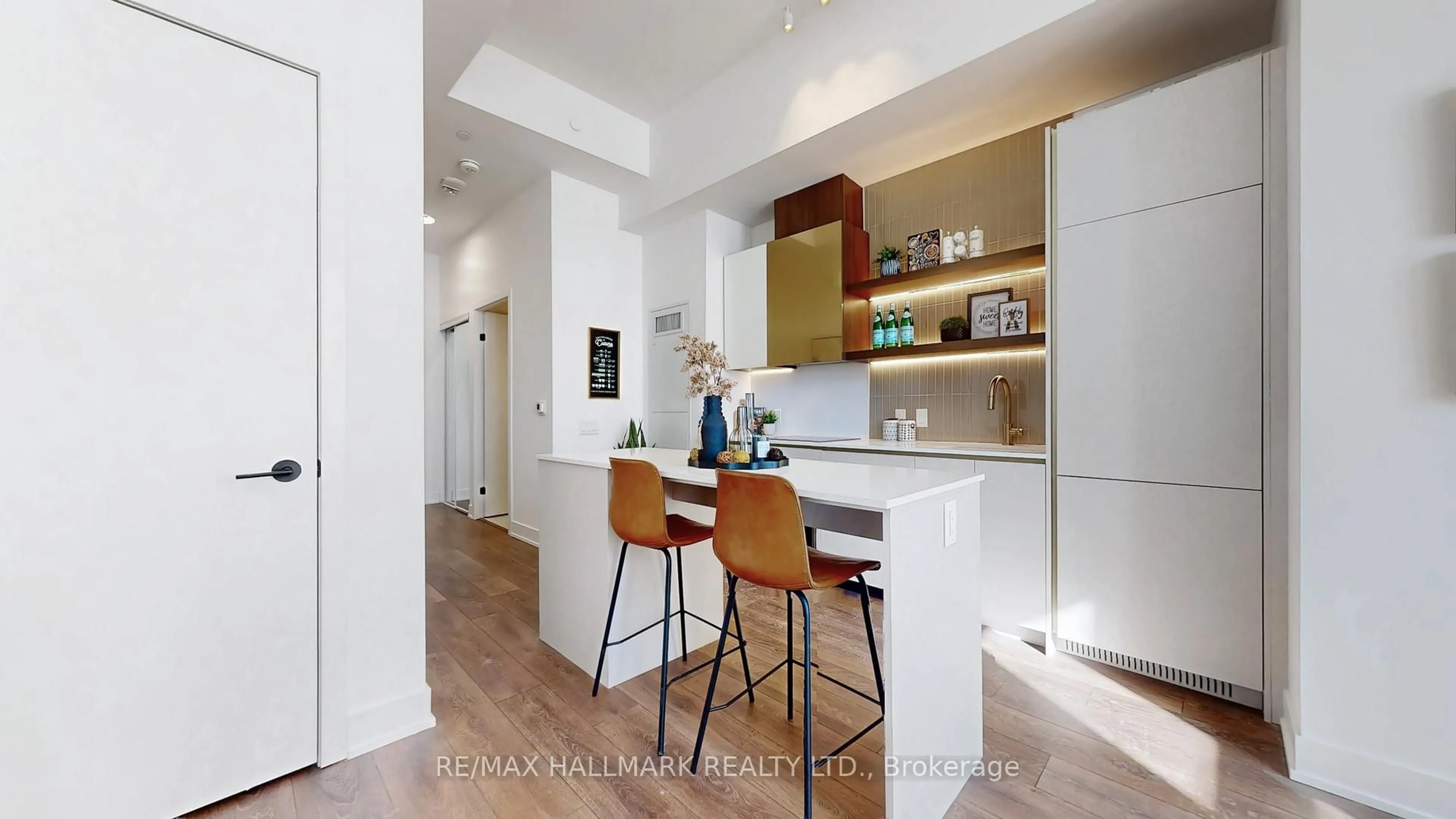 Open concept kitchen, wood/laminate floor for 1285 Queen St #102, Toronto Ontario M4L 1C2