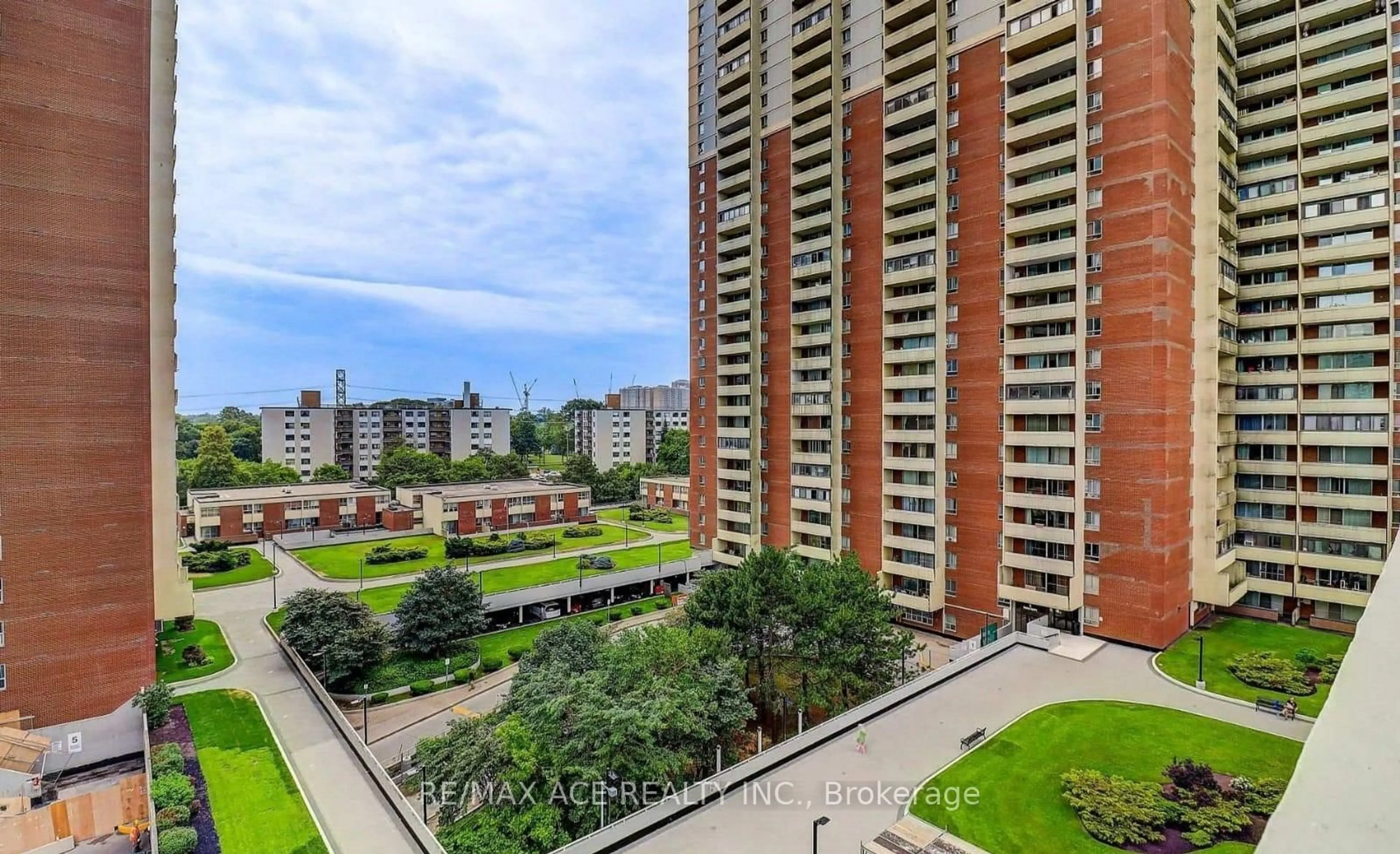 Unknown for 3 Massey Sq #906, Toronto Ontario M4C 5L5