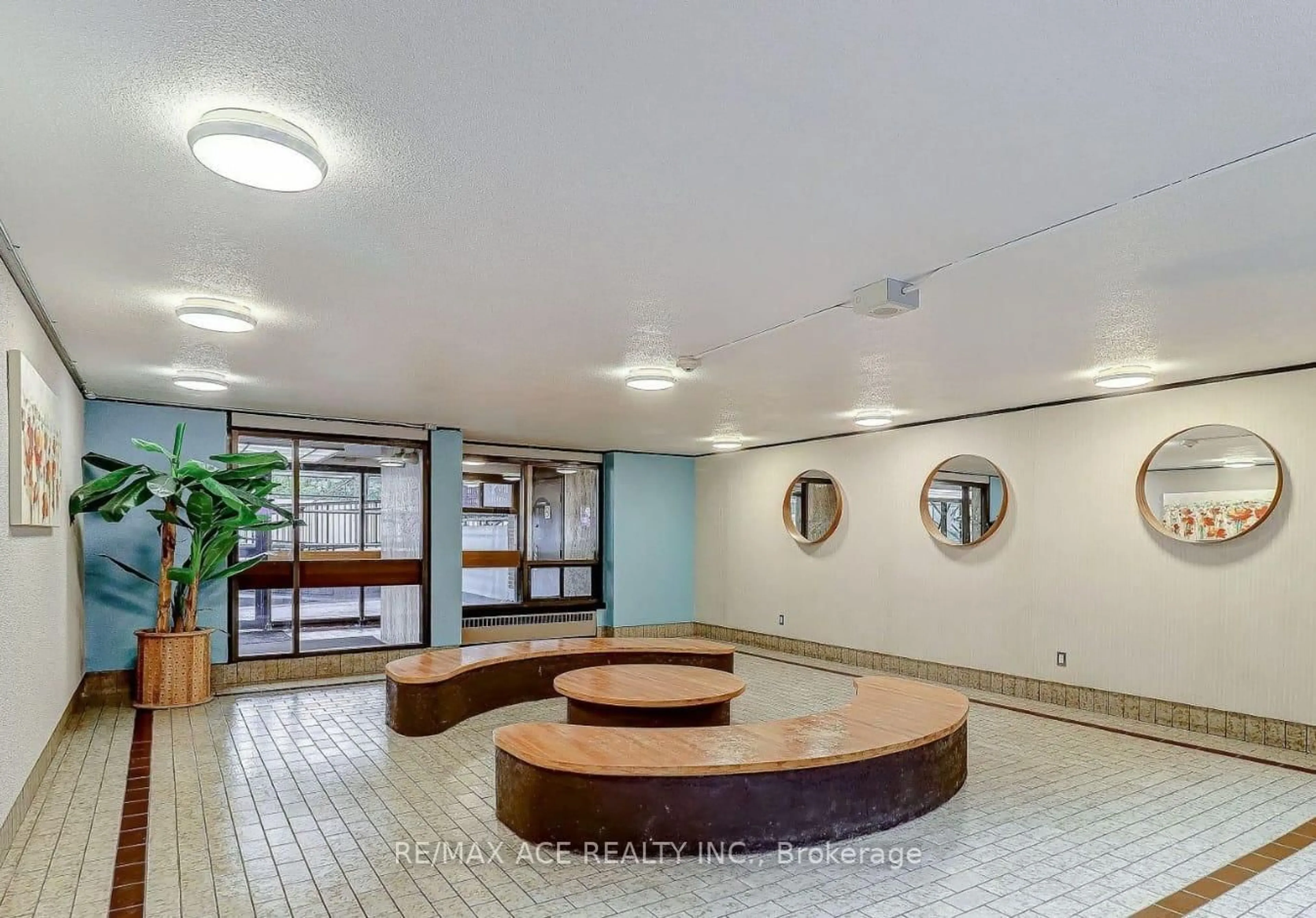 Indoor foyer for 3 Massey Sq #906, Toronto Ontario M4C 5L5