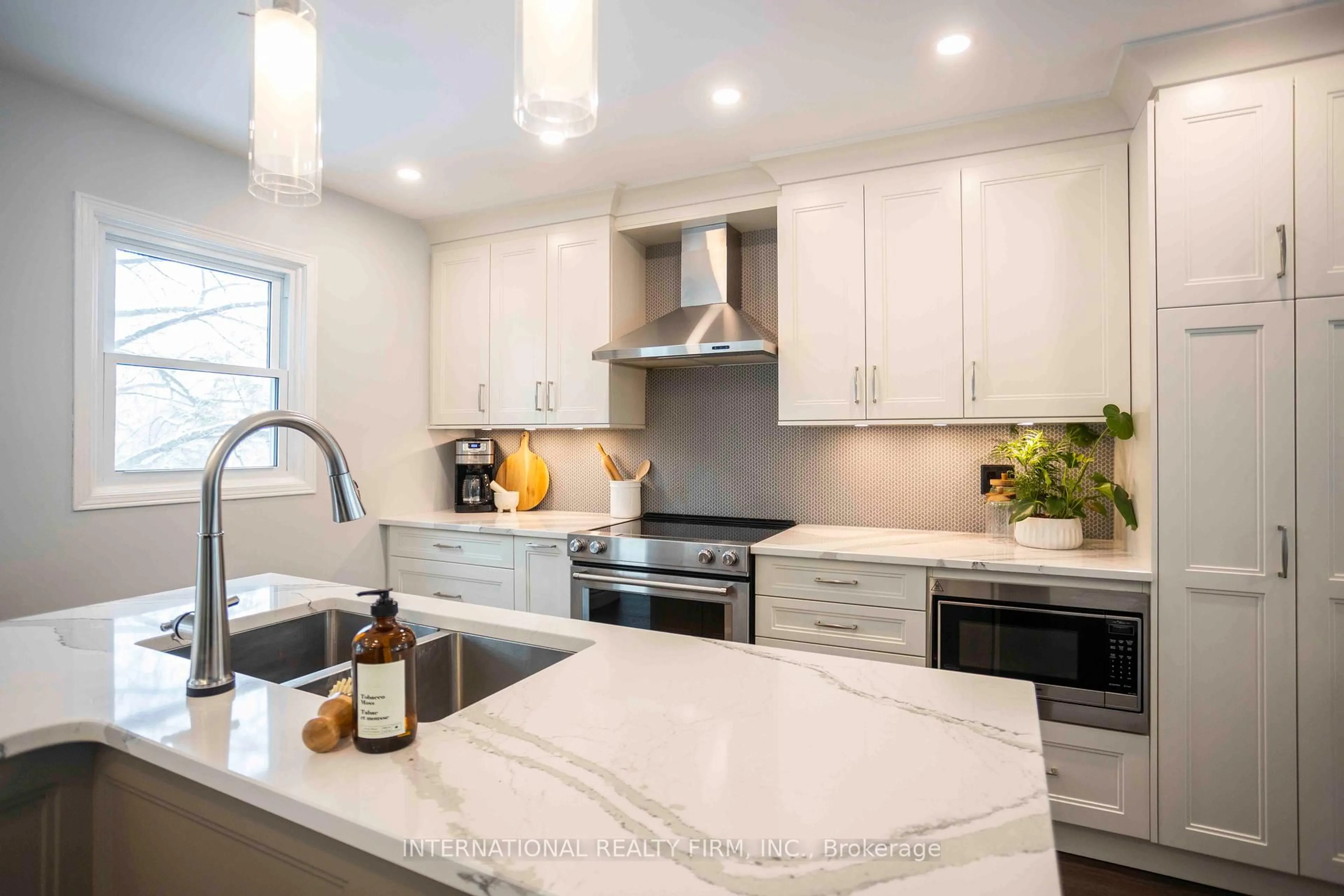 Contemporary kitchen, ceramic/tile floor for 15 Carmichael Dr, Whitby Ontario L1N 9A4