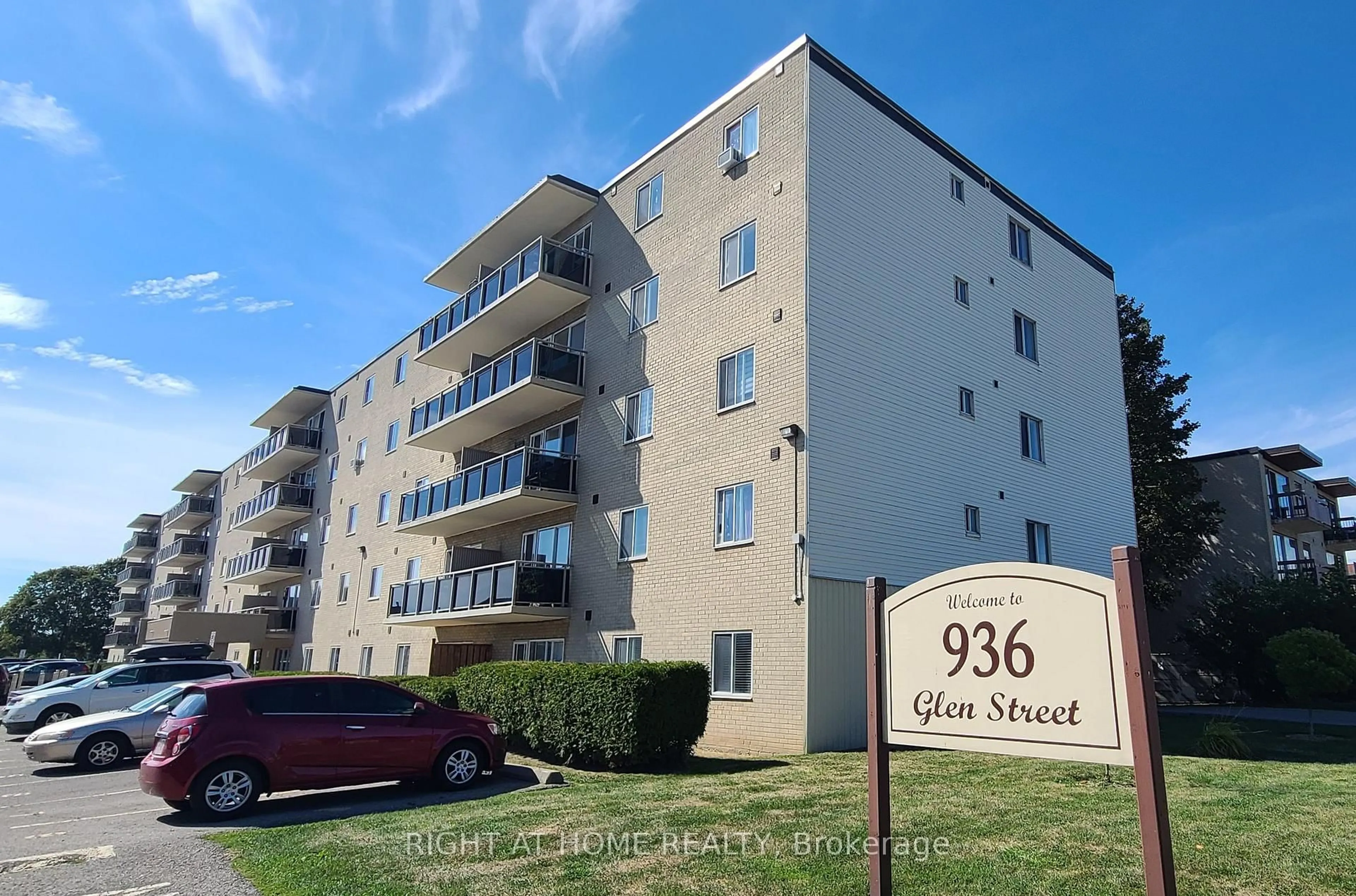 Unknown for 936 GLEN St #414, Oshawa Ontario L1J 5Z7