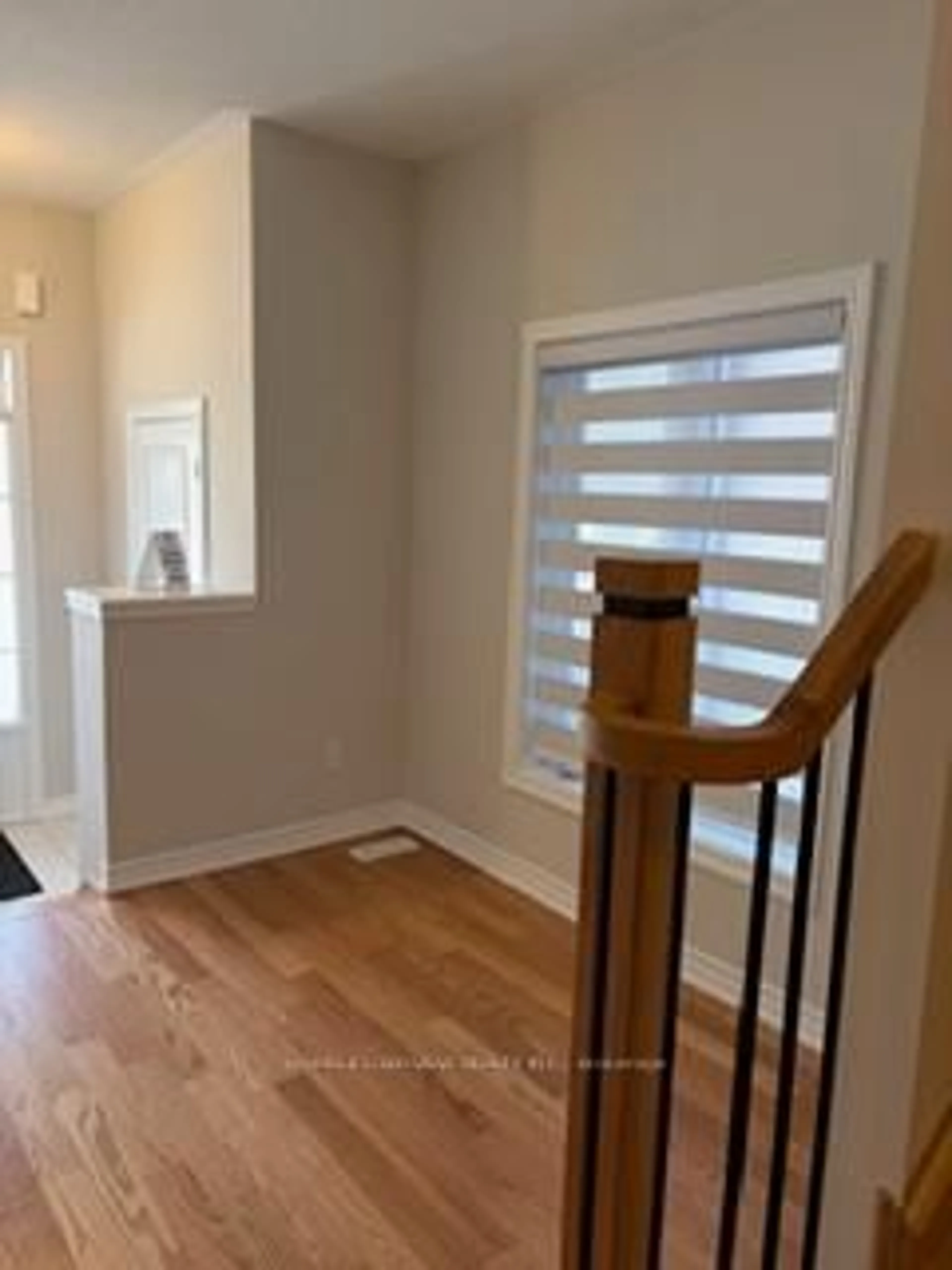 Indoor entryway for 1085 Skyridge Blvd, Pickering Ontario L1X 0M8