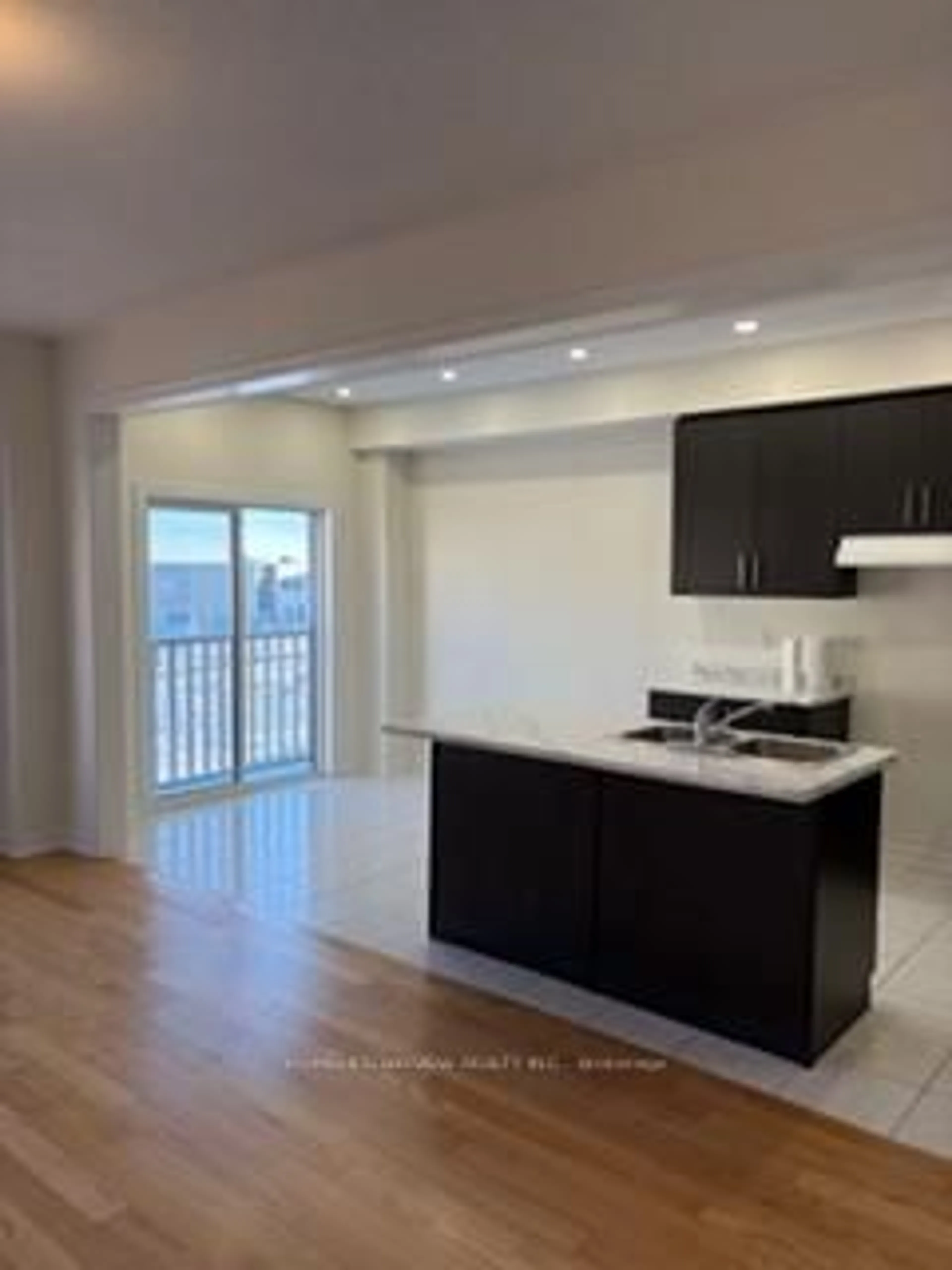 Open concept kitchen, wood/laminate floor for 1113 Skyridge Blvd, Pickering Ontario L1X 2R2