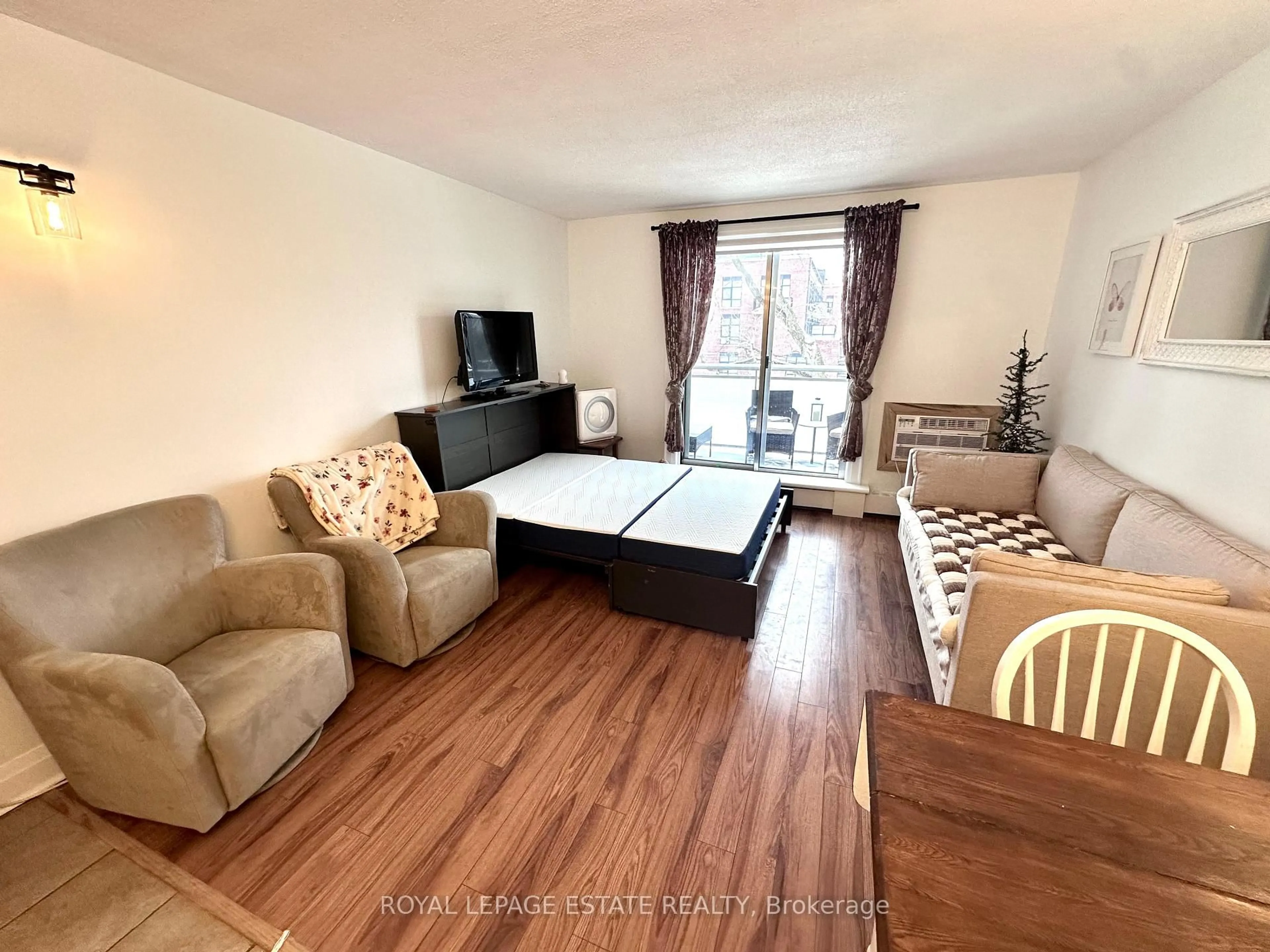 A pic of a room for 123 Woodbine Ave #309, Toronto Ontario M4L 3V8