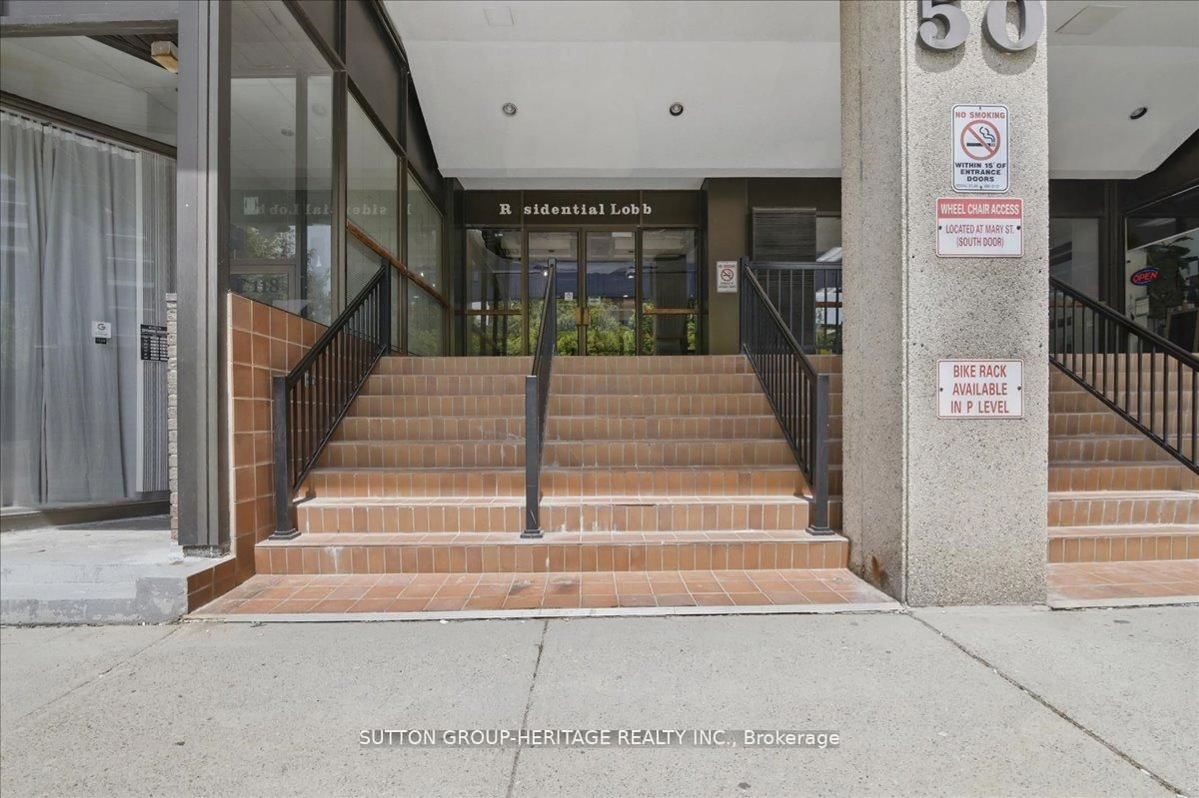 Indoor foyer for 50 Richmond St #232, Oshawa Ontario L1G 7C7