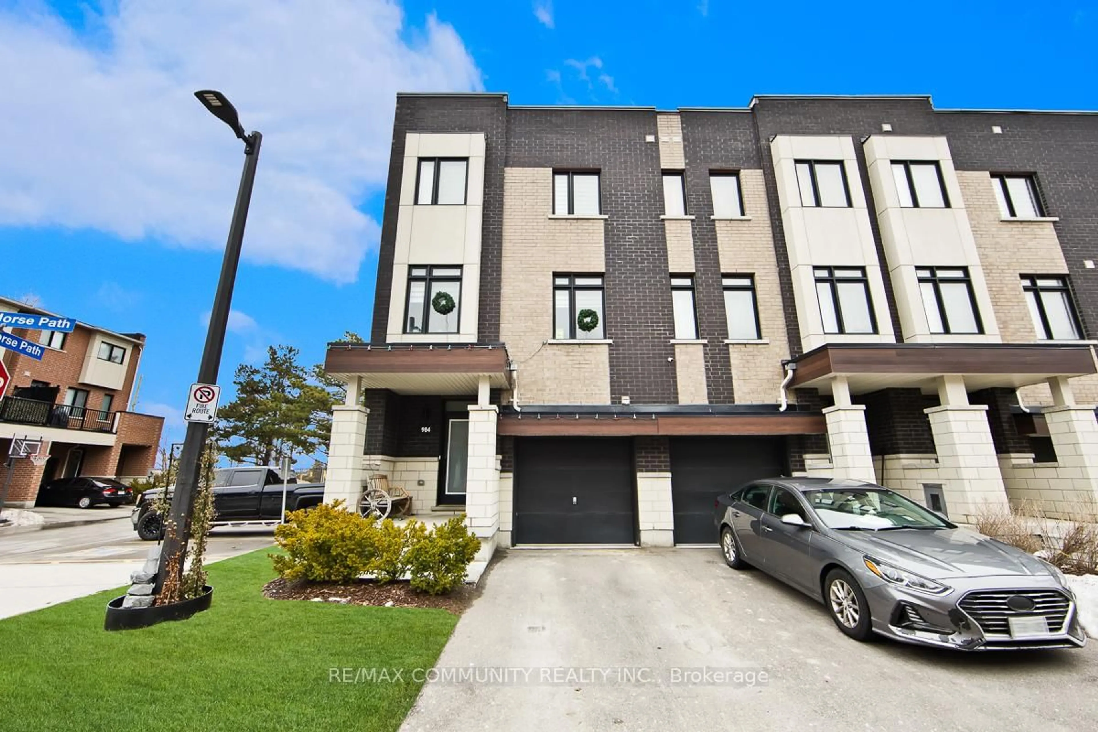 A pic from outside/outdoor area/front of a property/back of a property/a pic from drone, street for 984 Kicking Horse Path, Oshawa Ontario L1J 0B4