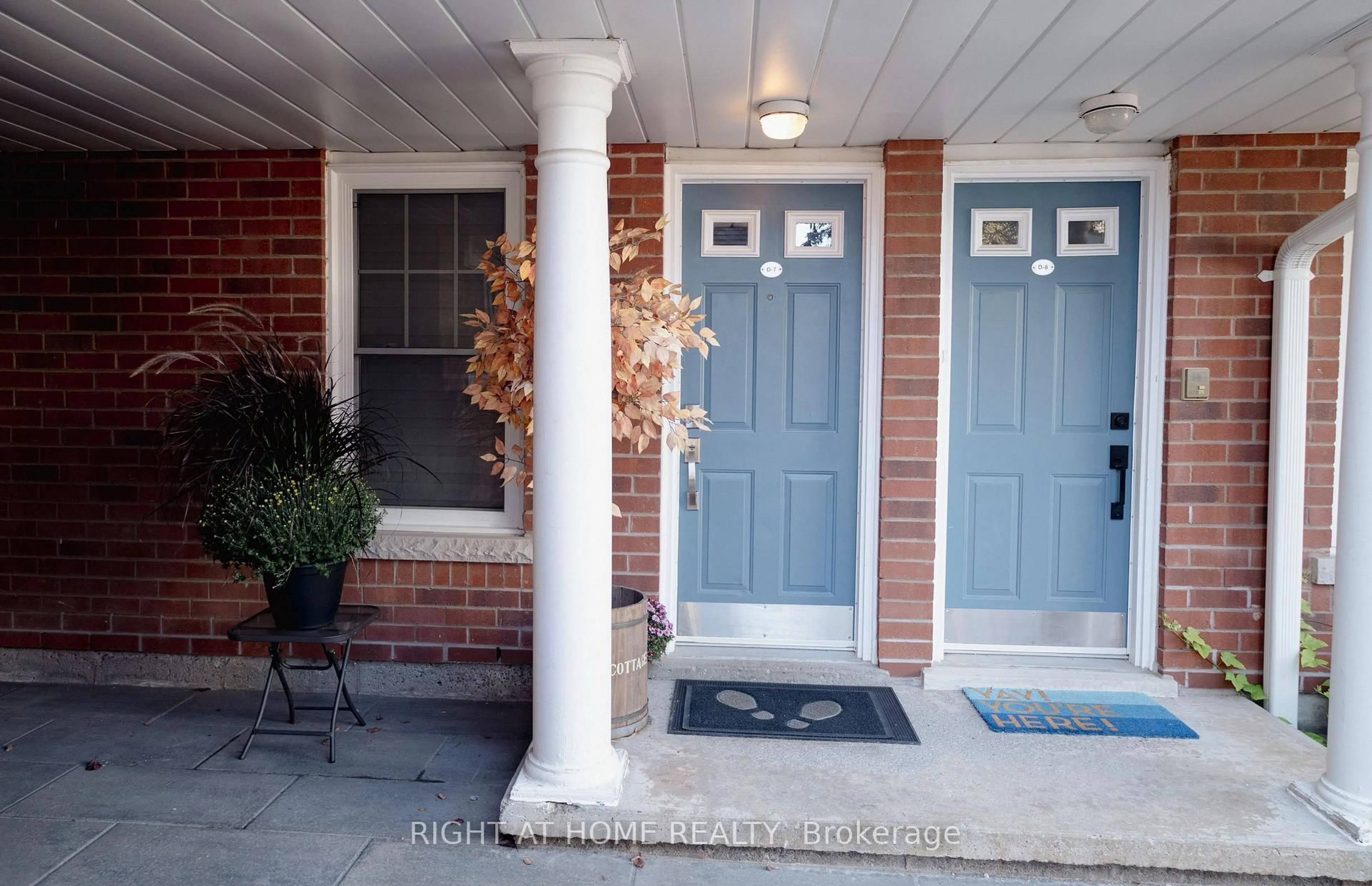 Indoor entryway for 1663 Nash Rd #D-7, Clarington Ontario L1E 1S8