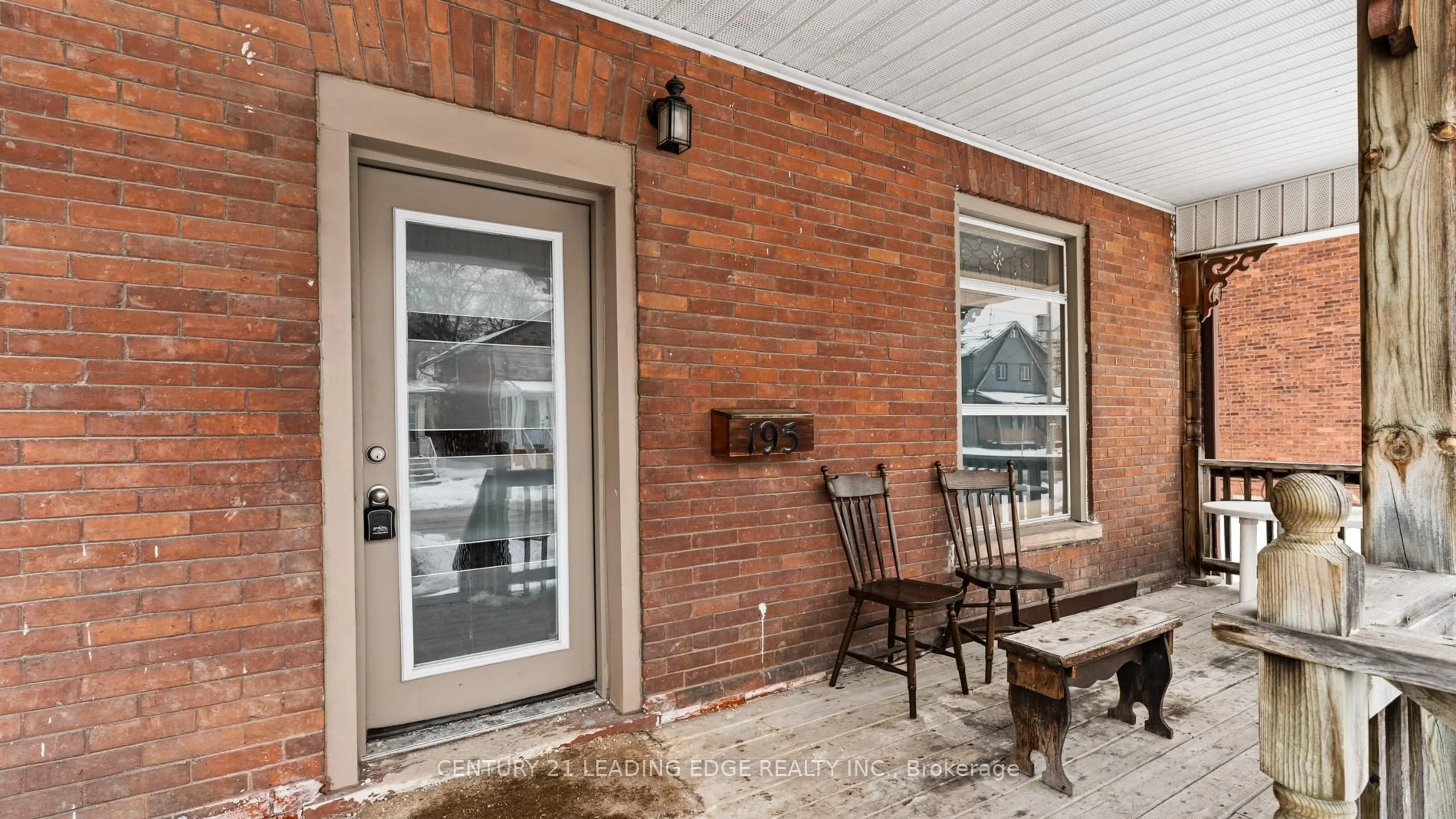 Patio, street for 195 Albert St, Oshawa Ontario L1H 4R4