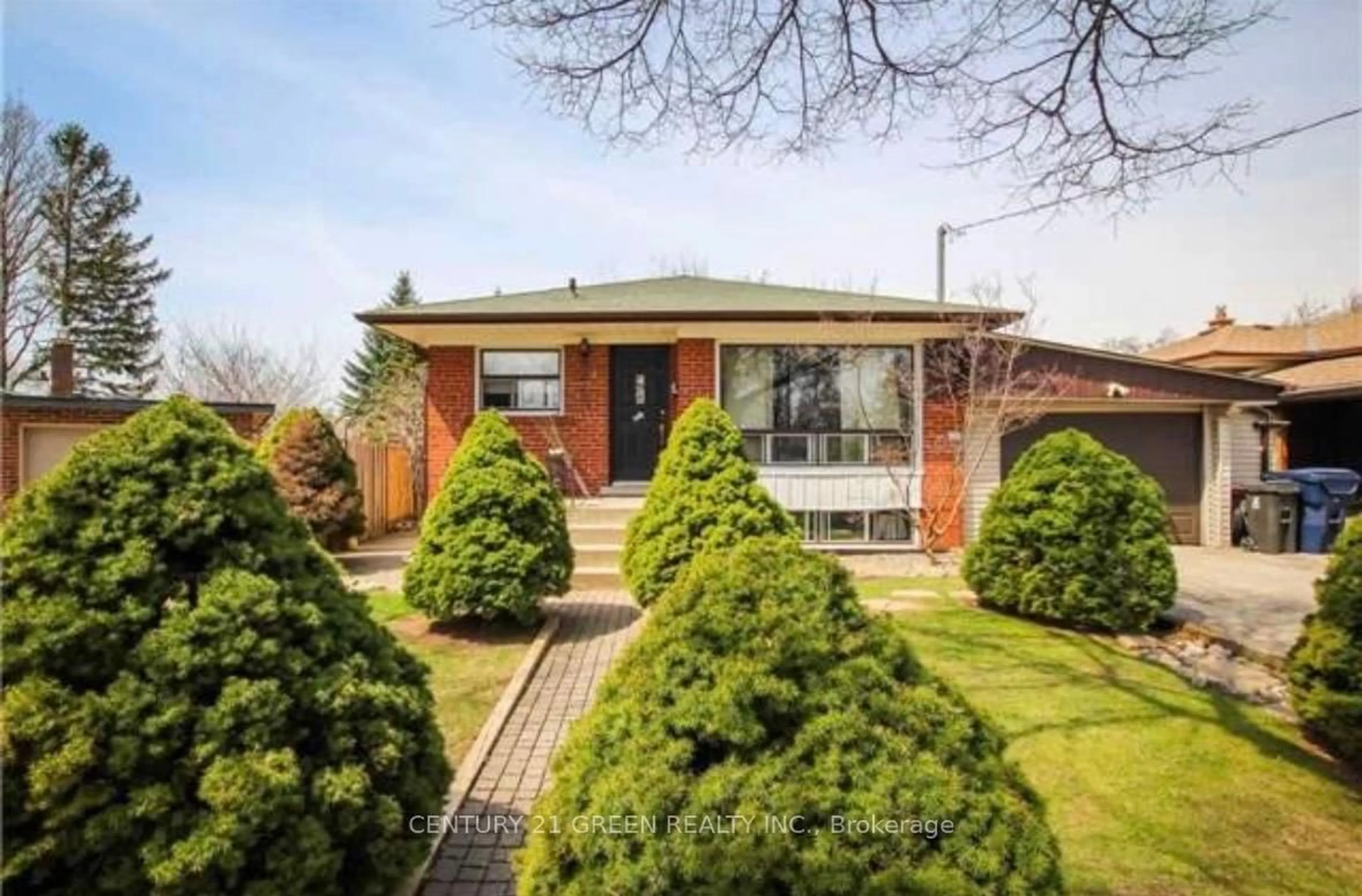 A pic from outside/outdoor area/front of a property/back of a property/a pic from drone, street for 18 Roseglor Cres, Toronto Ontario M1P 3T6