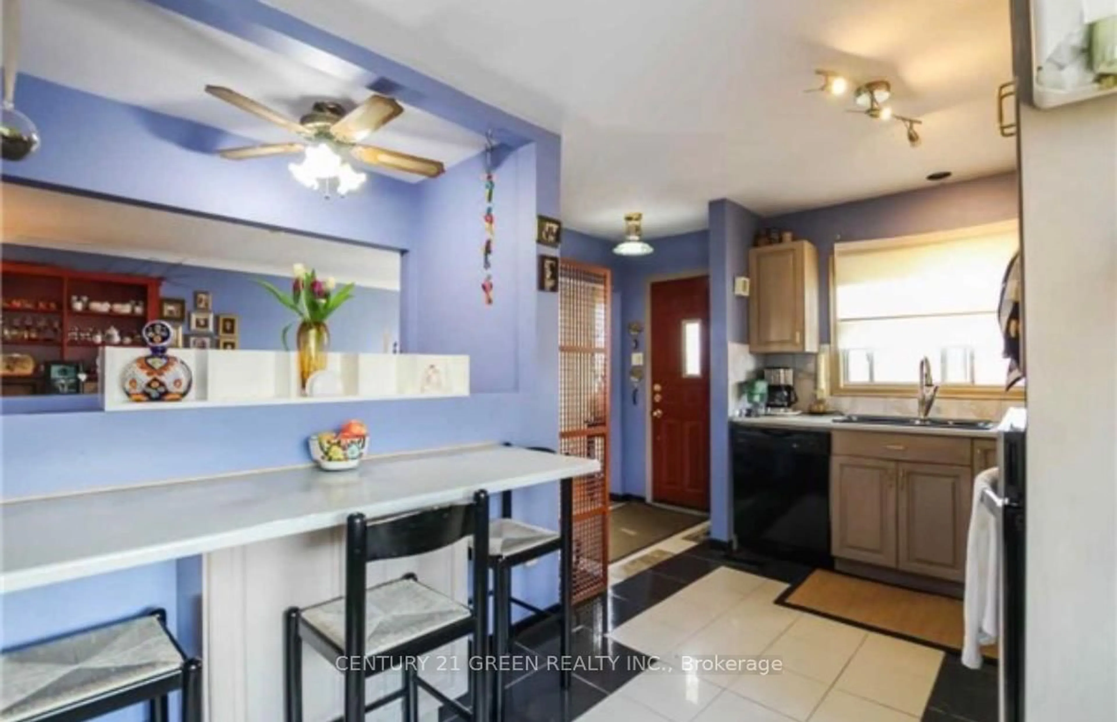 Open concept kitchen, ceramic/tile floor for 18 Roseglor Cres, Toronto Ontario M1P 3T6