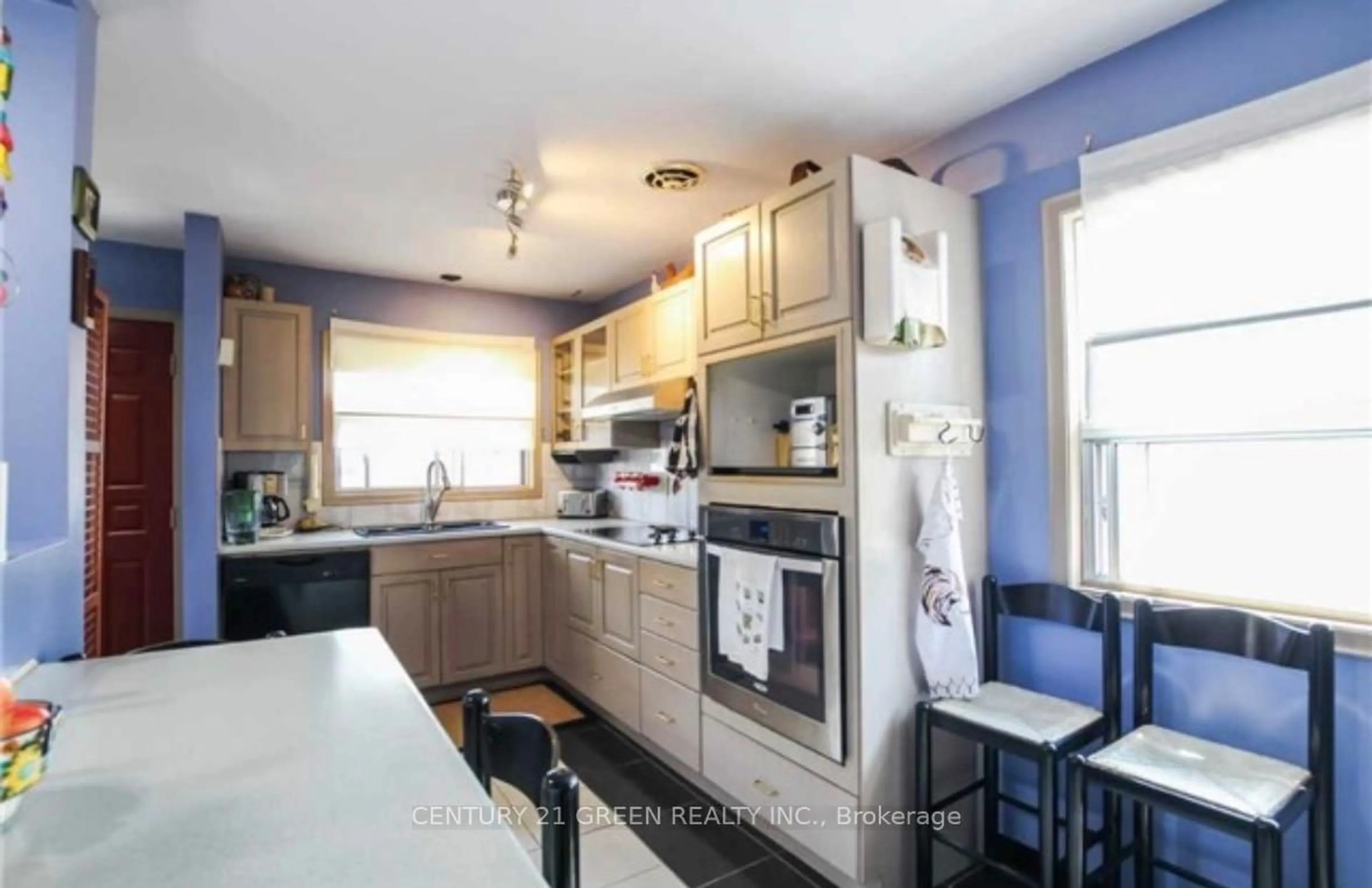 Standard kitchen, unknown for 18 Roseglor Cres, Toronto Ontario M1P 3T6