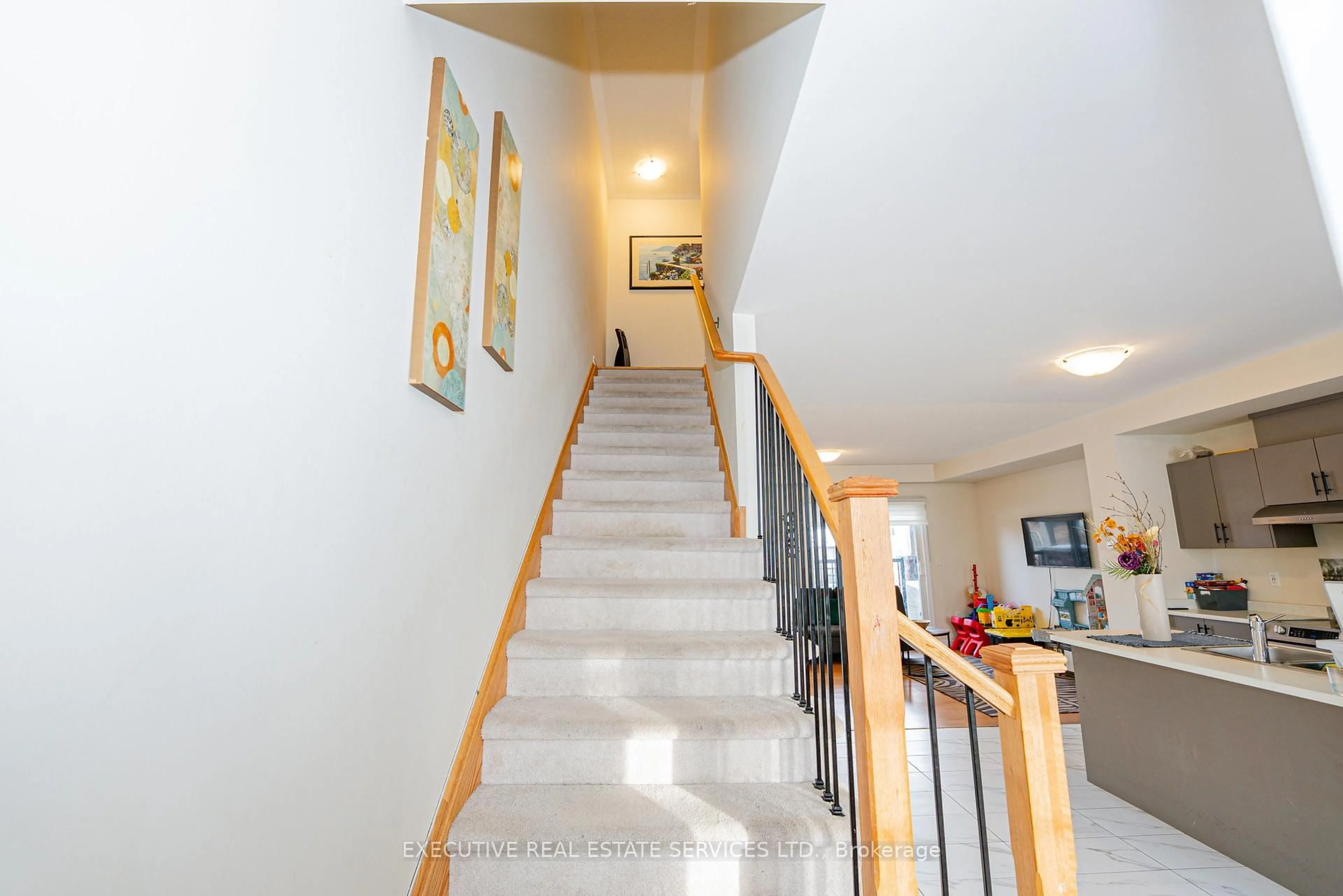 Indoor foyer for 2101 Prestonvale Rd, Clarington Ontario L1E 0H8