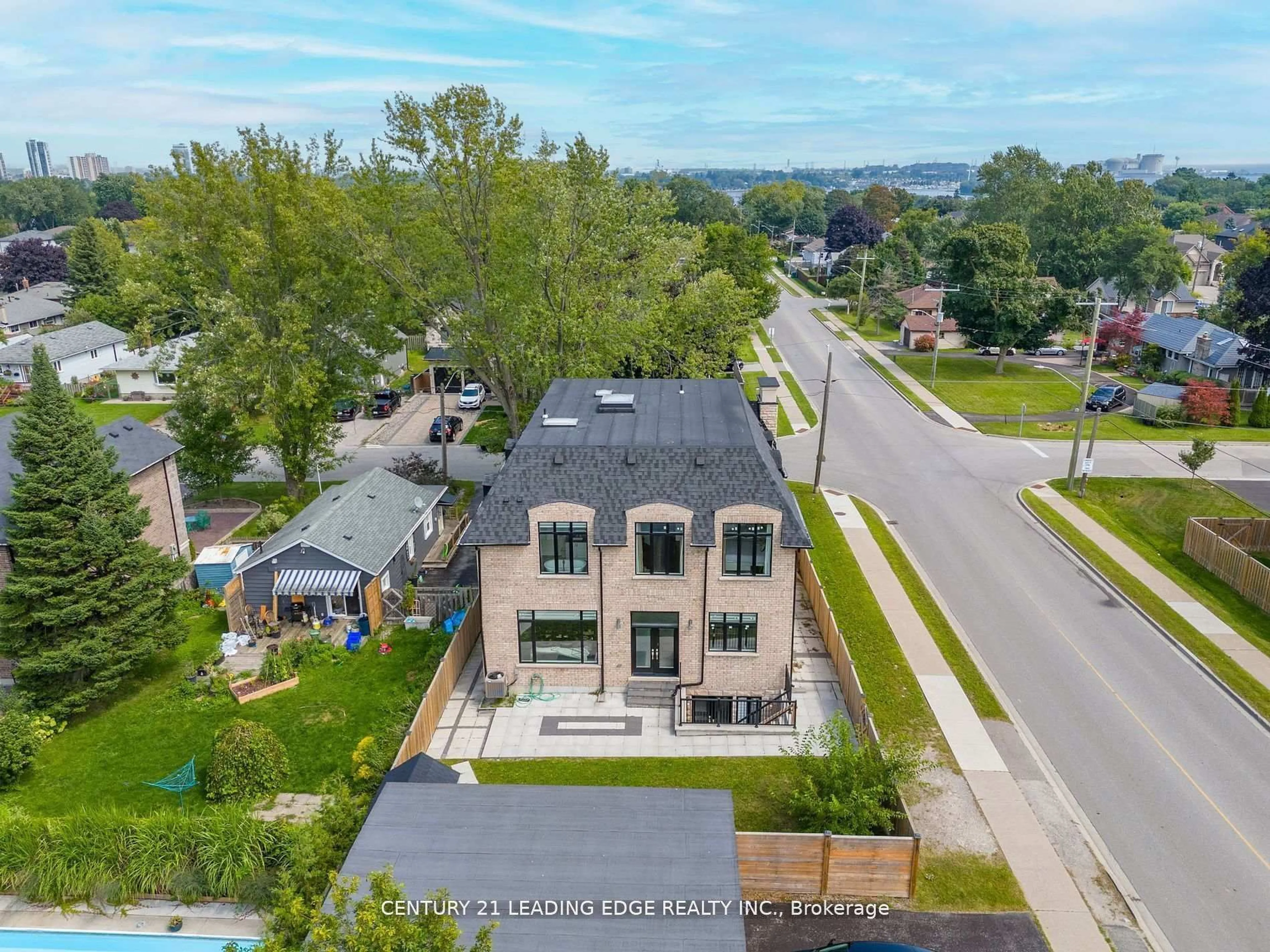 A pic from outside/outdoor area/front of a property/back of a property/a pic from drone, street for 736 Hillview Cres, Pickering Ontario L1W 2S1
