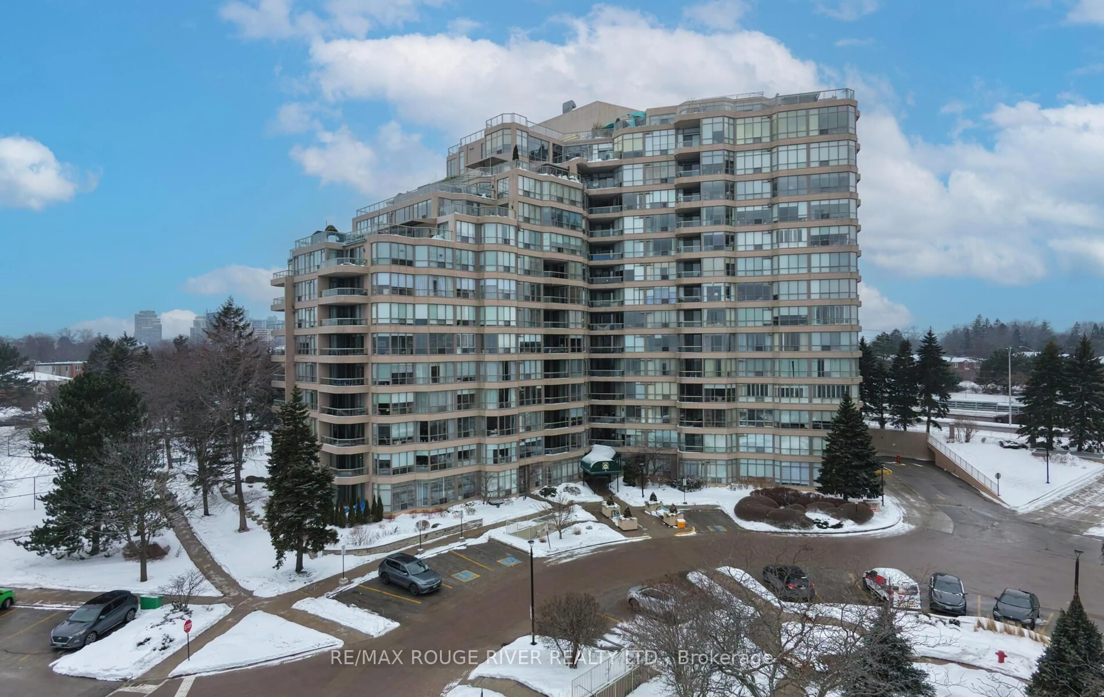 A pic from outside/outdoor area/front of a property/back of a property/a pic from drone, city buildings view from balcony for 10 Guildwood Pkwy #1429, Toronto Ontario M1E 5B5
