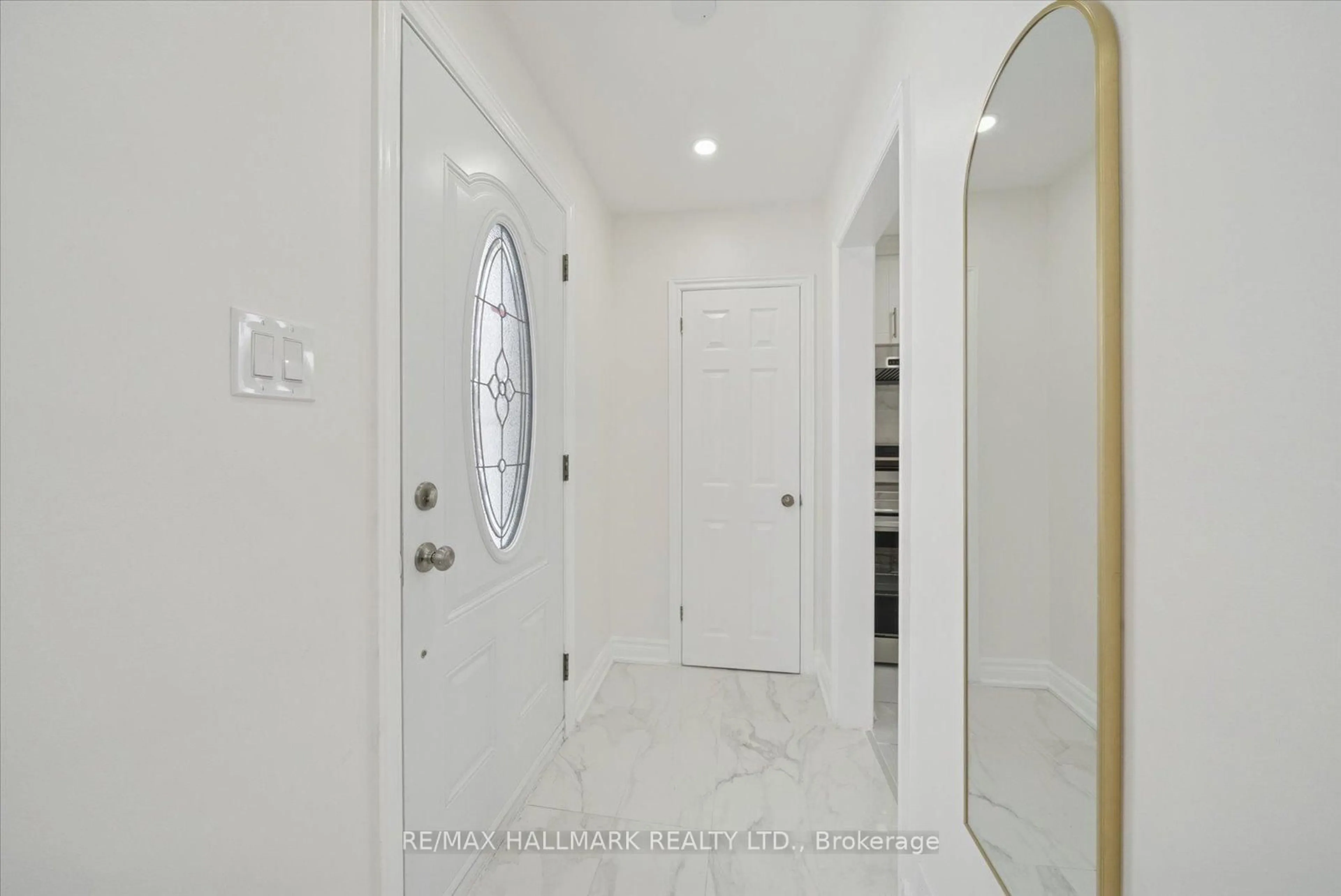 Indoor entryway for 19 Silvio Ave, Toronto Ontario M1K 1V1