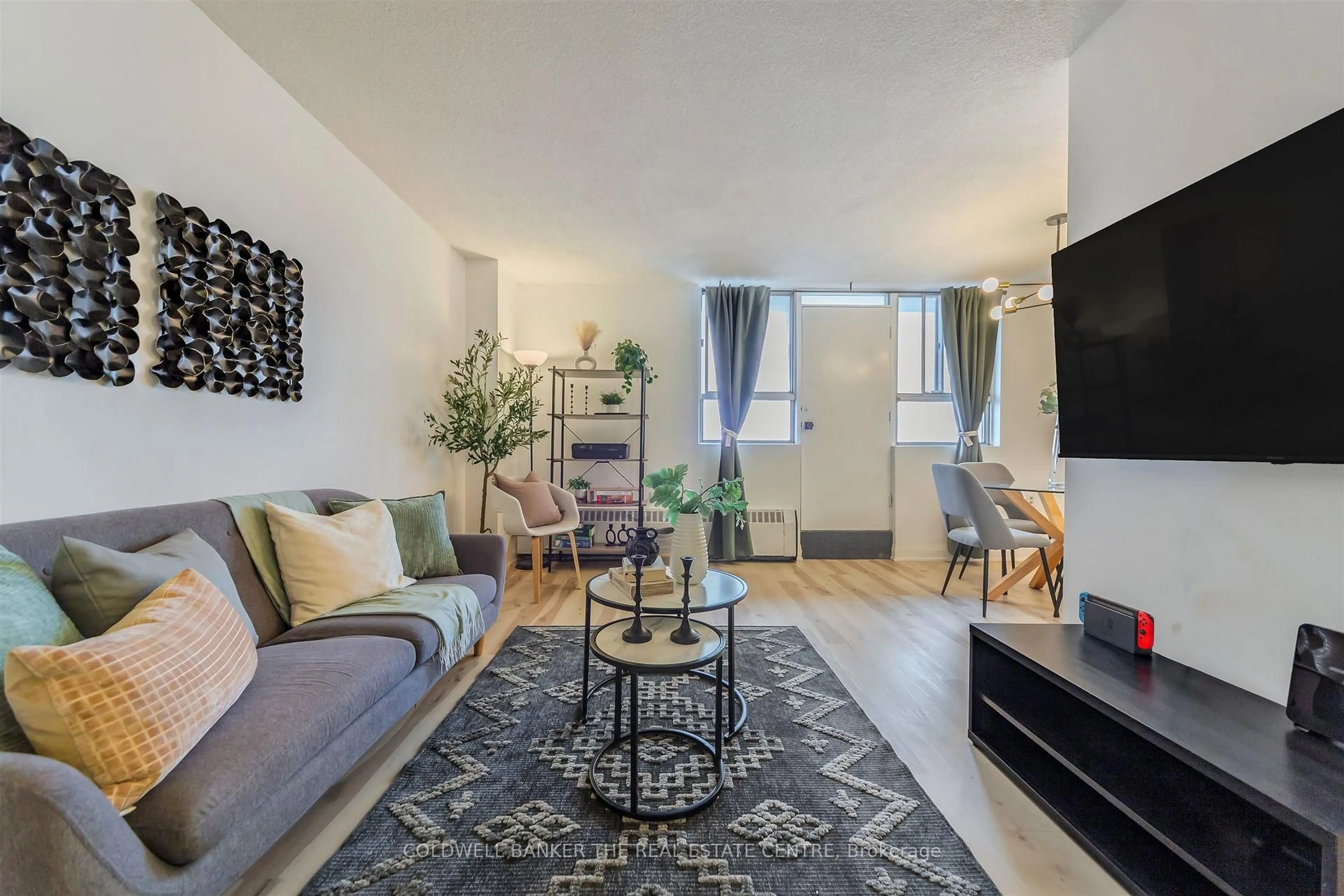 Living room with furniture, unknown for 100 Dundalk Dr #1006, Toronto Ontario M1P 4V2