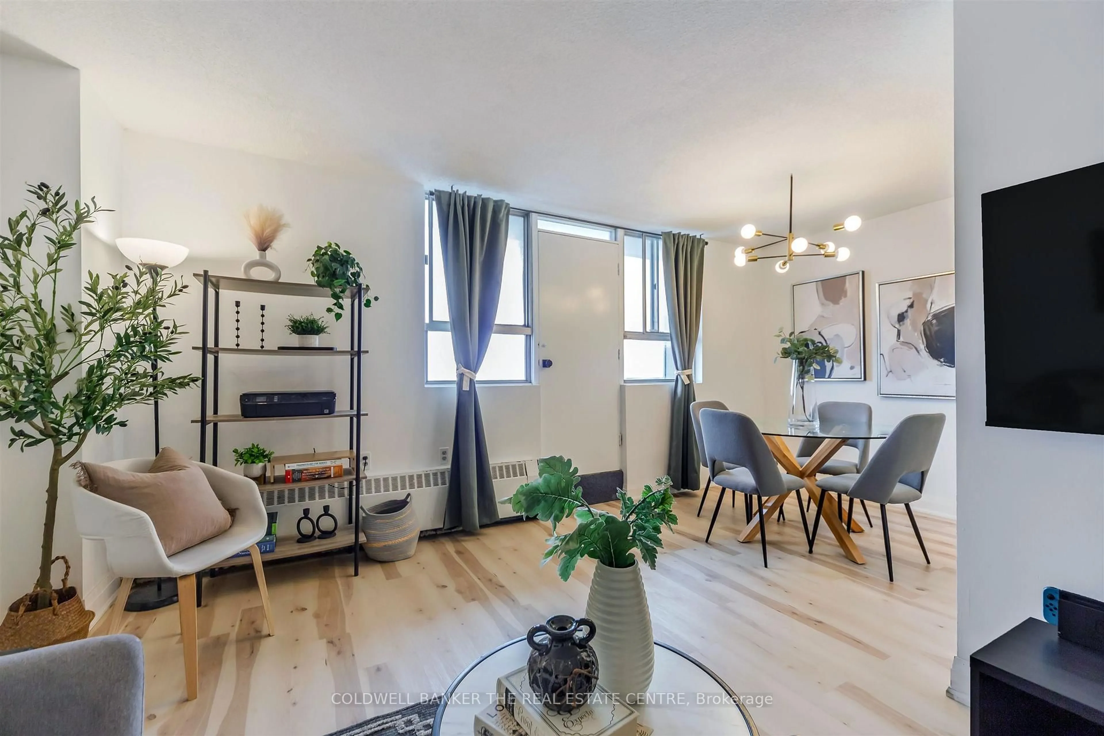 Living room with furniture, wood/laminate floor for 100 Dundalk Dr #1006, Toronto Ontario M1P 4V2