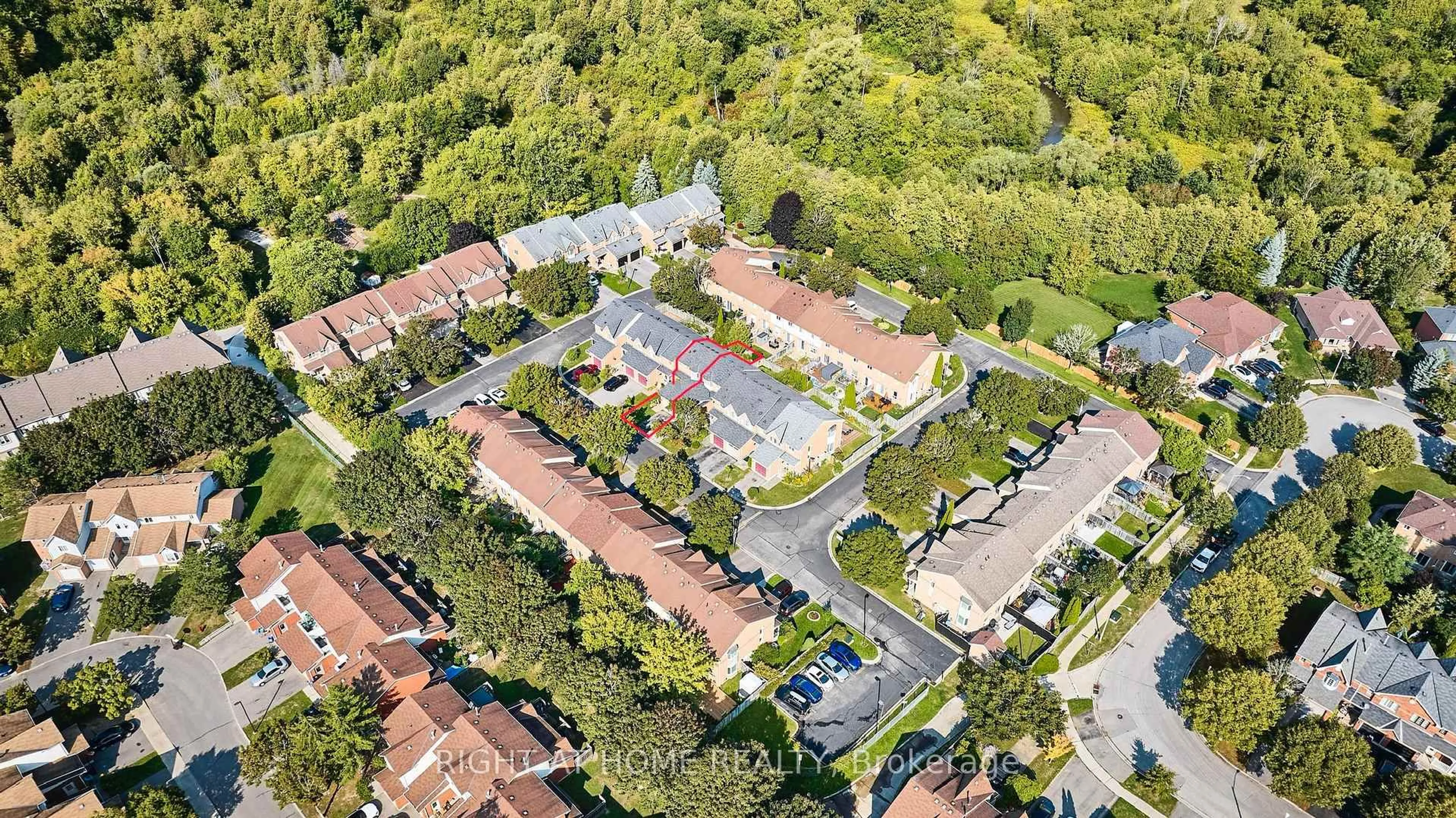 A pic from outside/outdoor area/front of a property/back of a property/a pic from drone, street for 25 Macintyre Lane, Ajax Ontario L1T 3X4