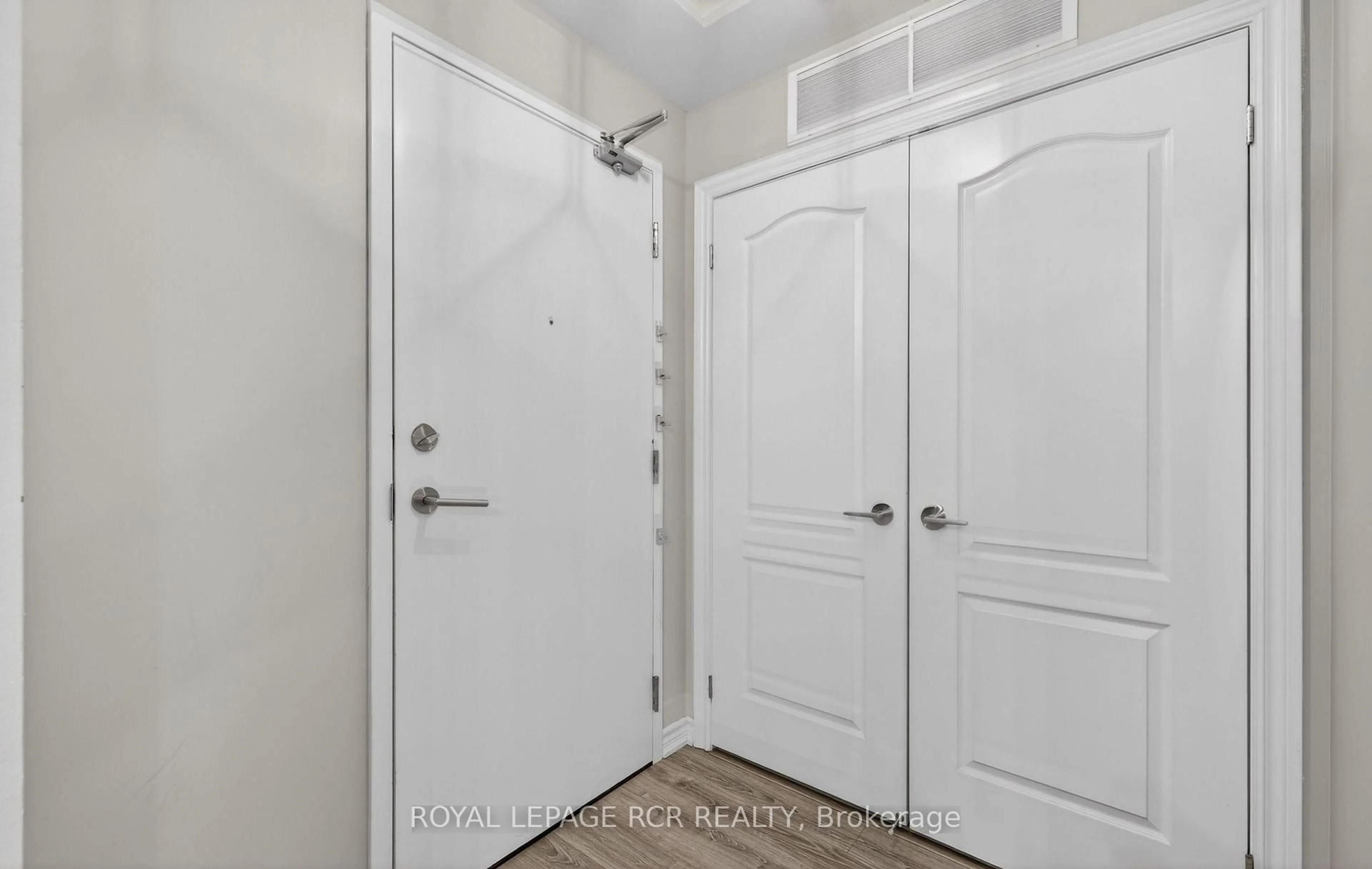 Indoor entryway for 670 Gordon St #408, Whitby Ontario L1N 0K9