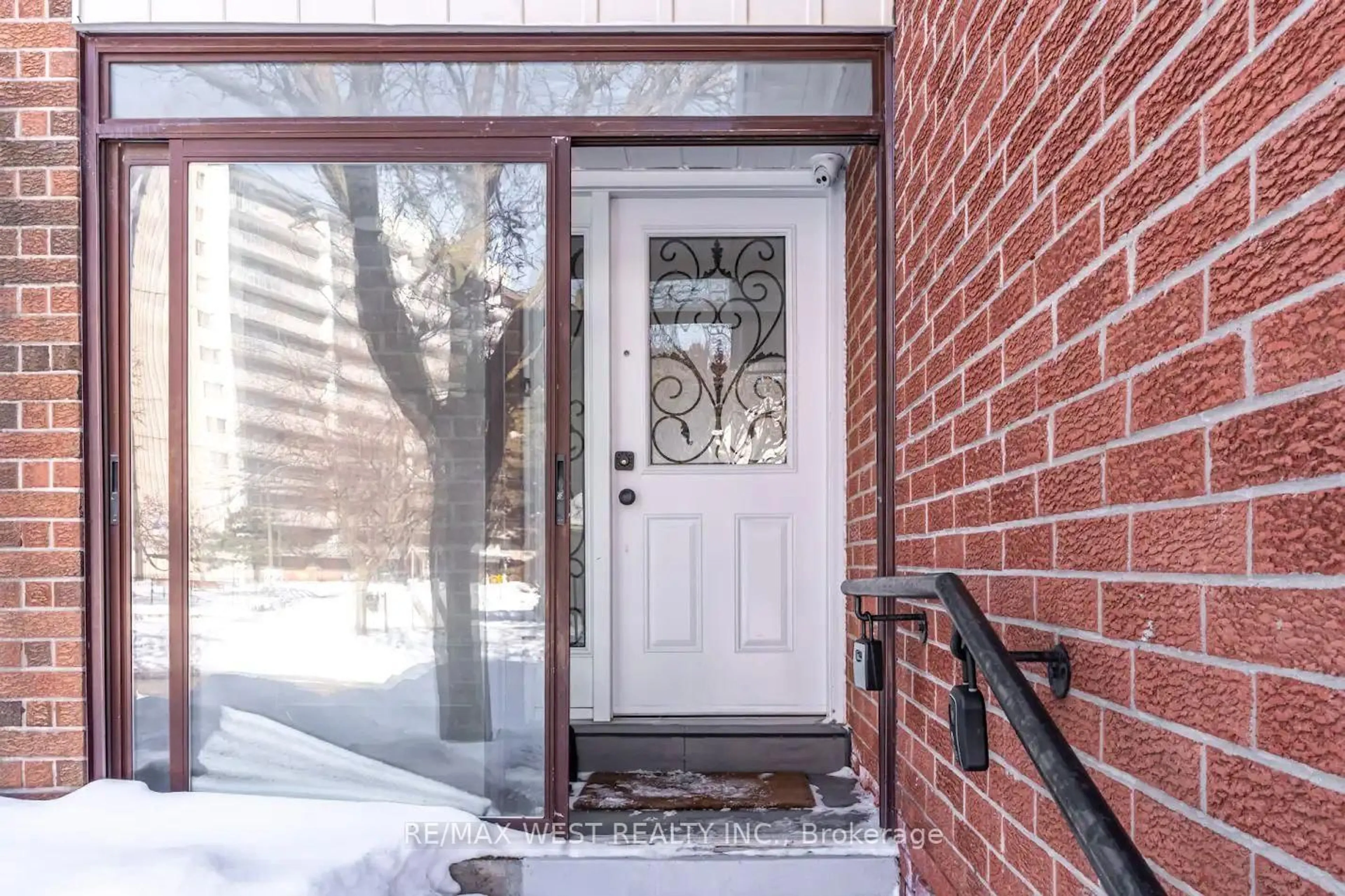 Indoor entryway for 34 Dundalk Dr #5, Toronto Ontario M1P 4W3