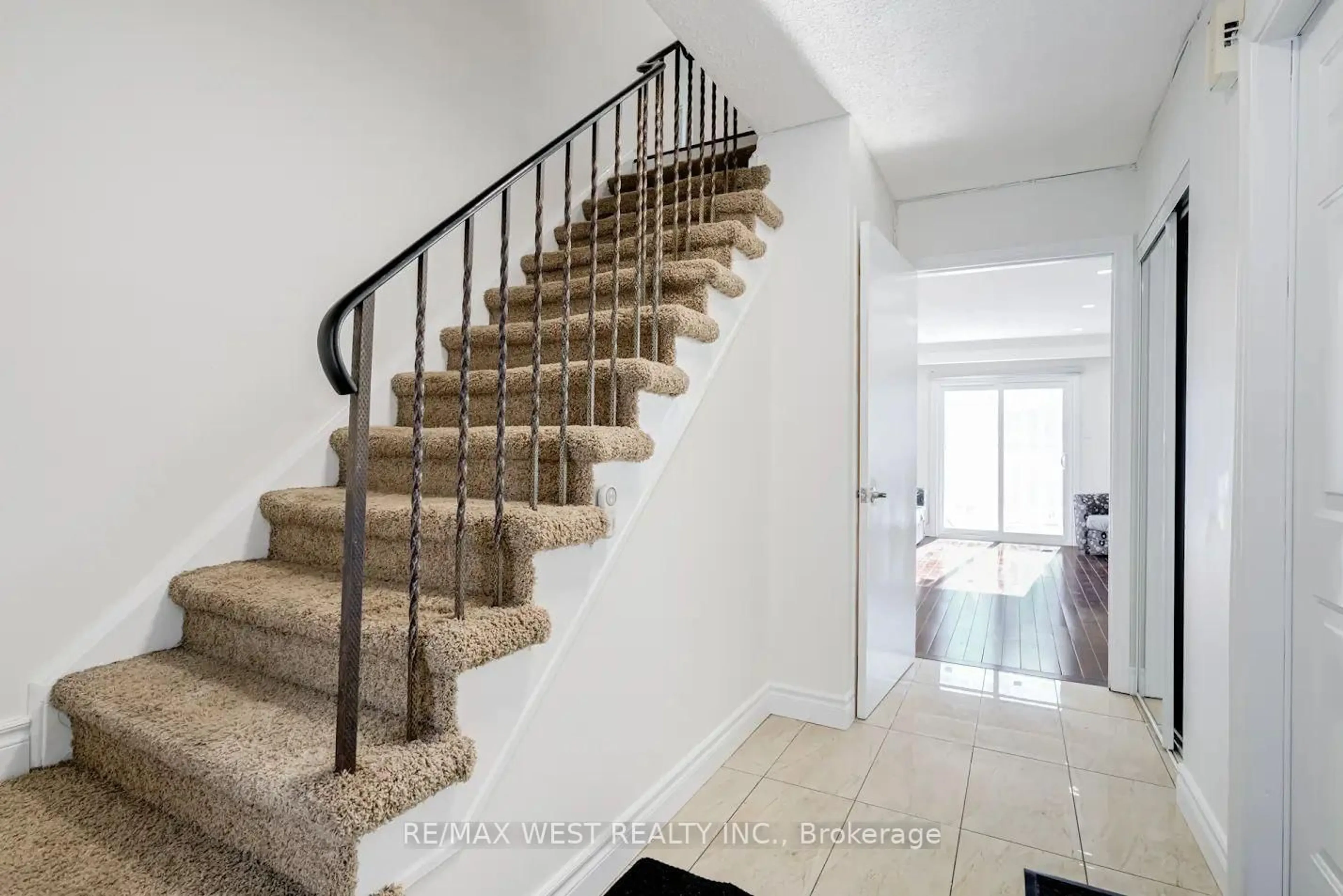 Stairs for 34 Dundalk Dr #5, Toronto Ontario M1P 4W3