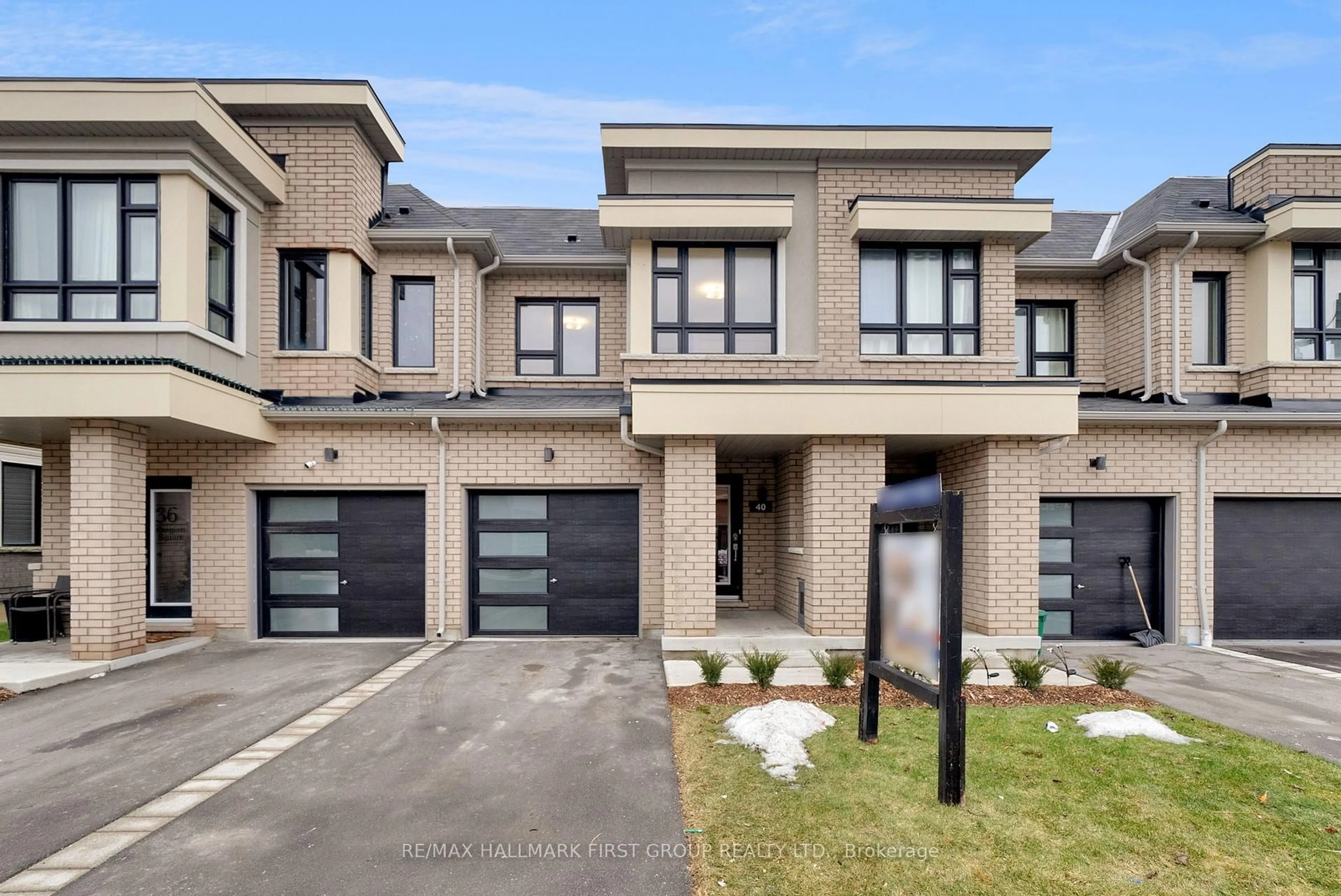 Home with brick exterior material, street for 40 Caspian Sq, Clarington Ontario L1C 7G3