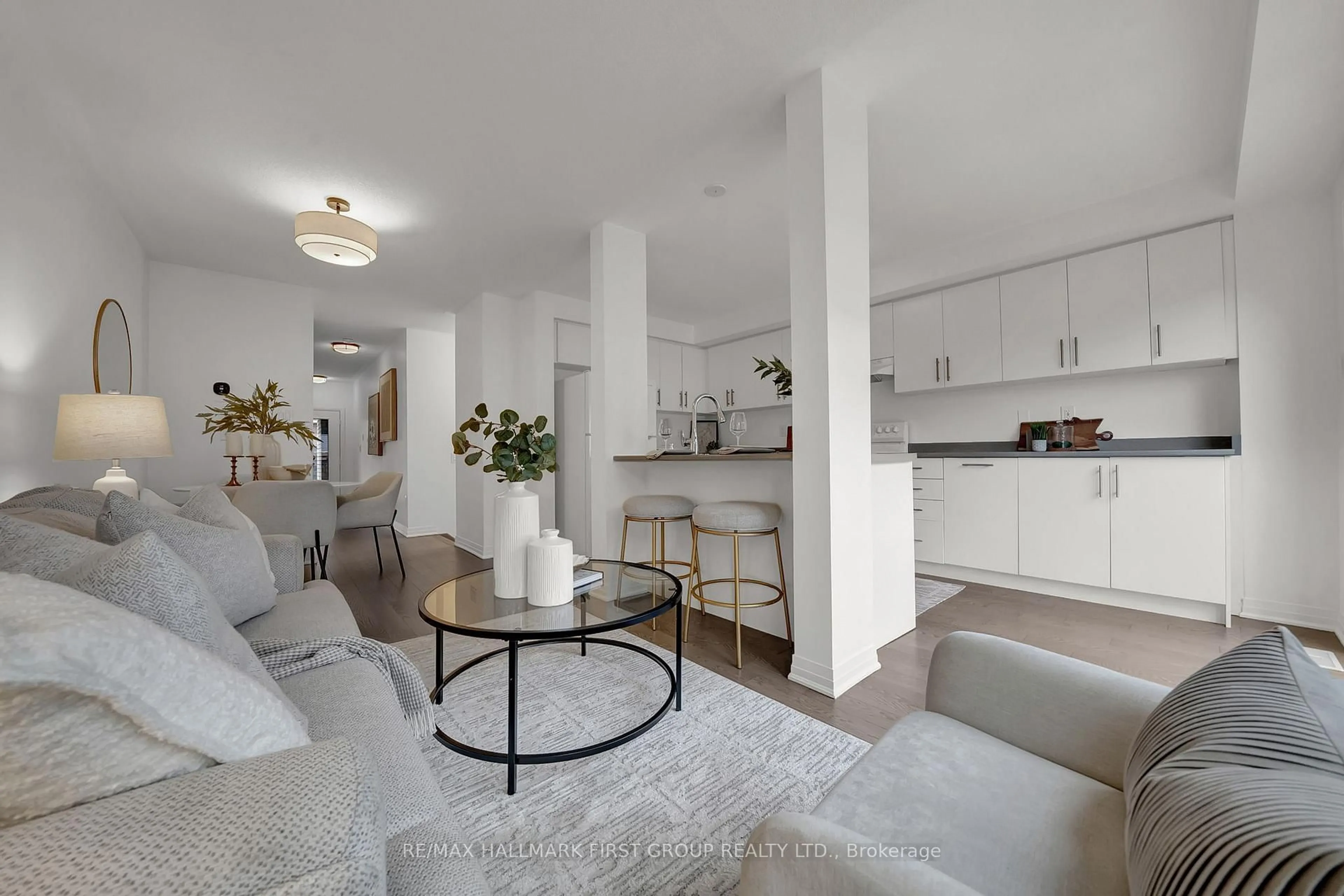 Open concept kitchen, unknown for 40 Caspian Sq, Clarington Ontario L1C 7G3