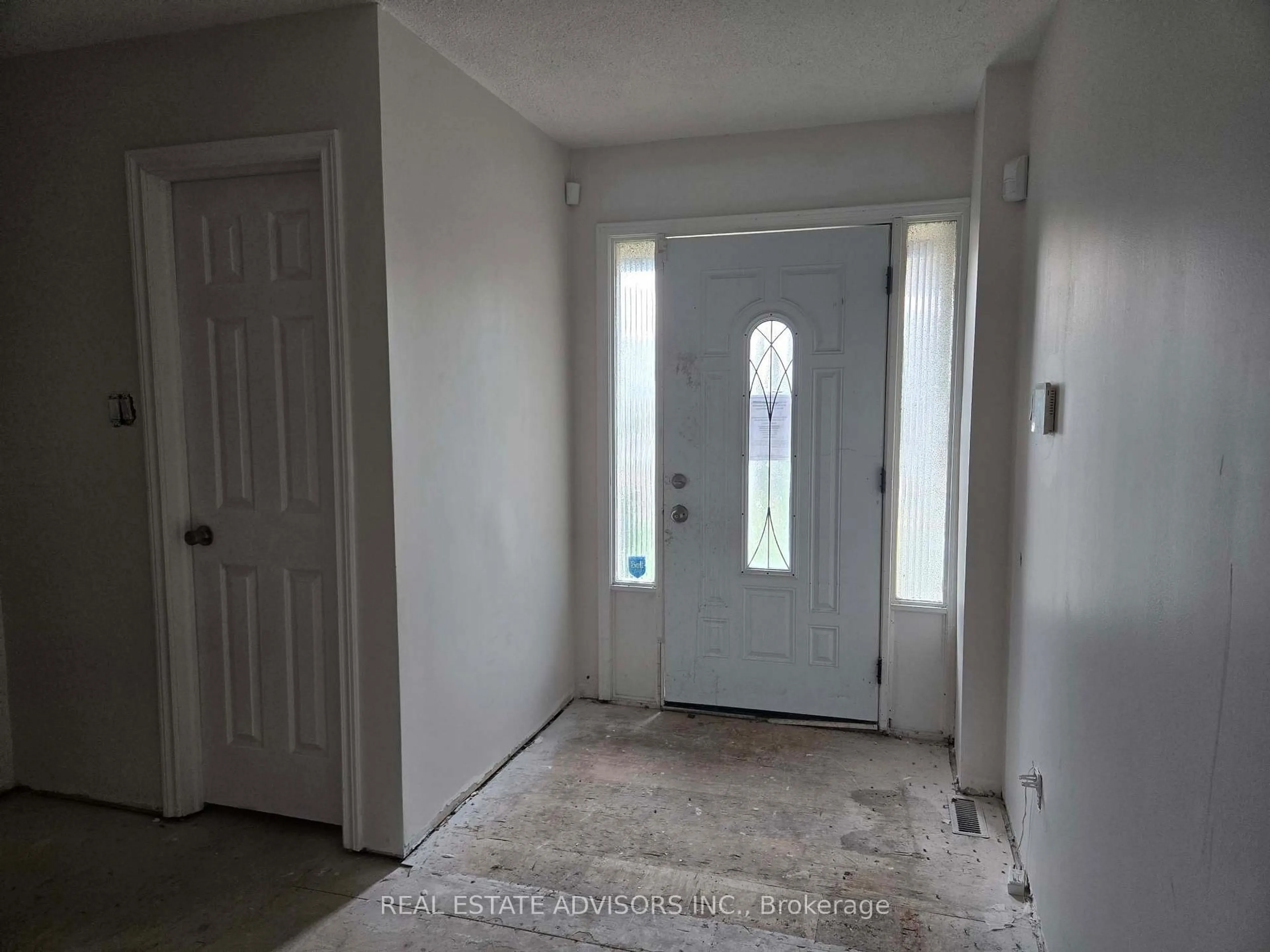 Indoor entryway for 238 Braymore Blvd, Toronto Ontario M1B 2G8