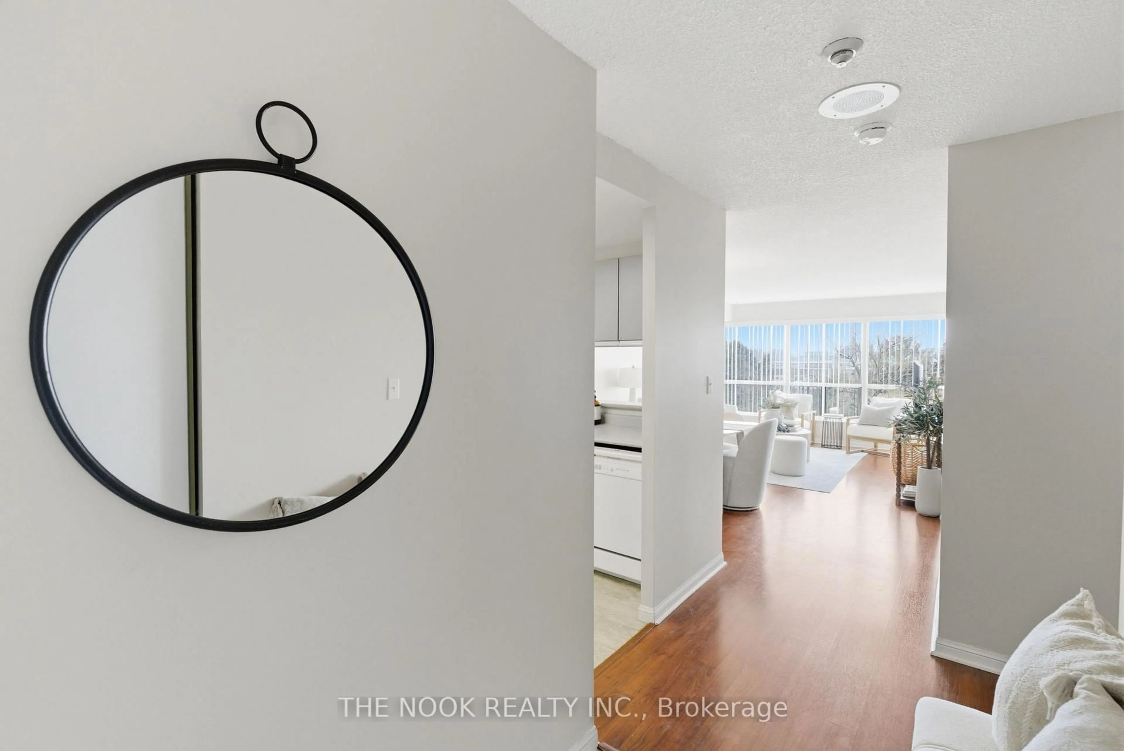 Indoor entryway for 712 Rossland Rd #608, Whitby Ontario L1N 9E8