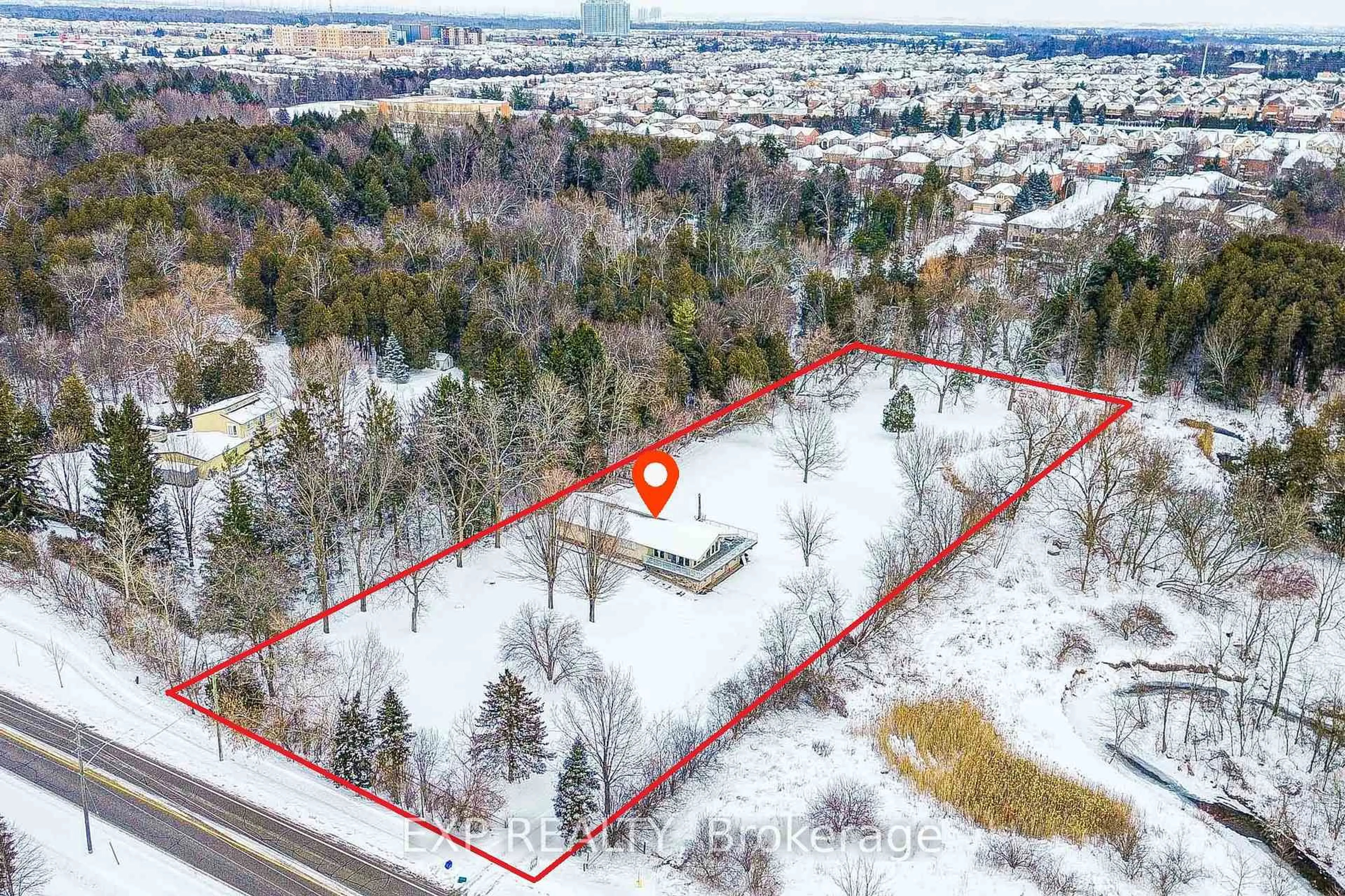 A pic from outside/outdoor area/front of a property/back of a property/a pic from drone, building for 3505 Cochrane St, Whitby Ontario L1R 2P2