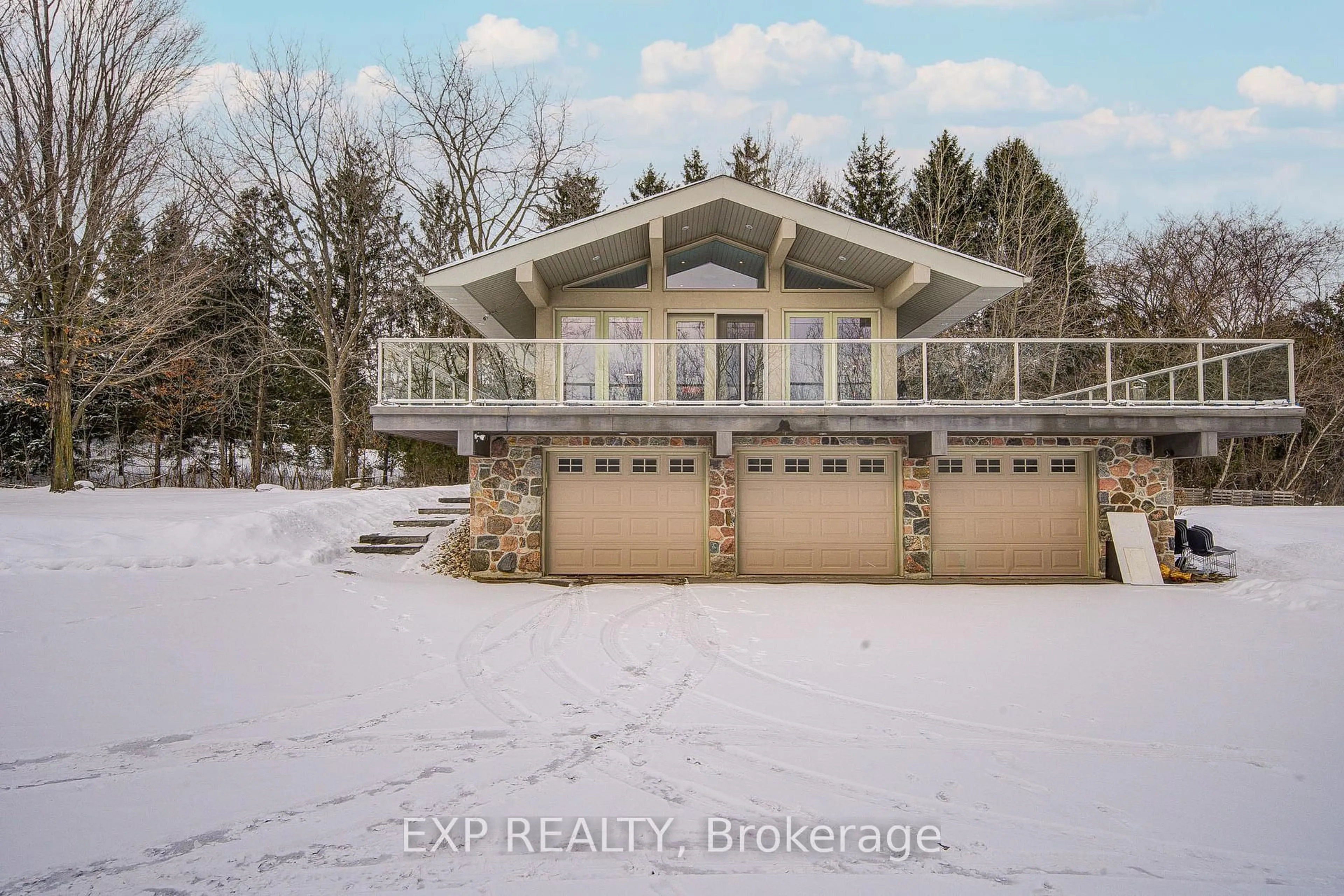 A pic from outside/outdoor area/front of a property/back of a property/a pic from drone, water/lake/river/ocean view for 3505 Cochrane St, Whitby Ontario L1R 2P2