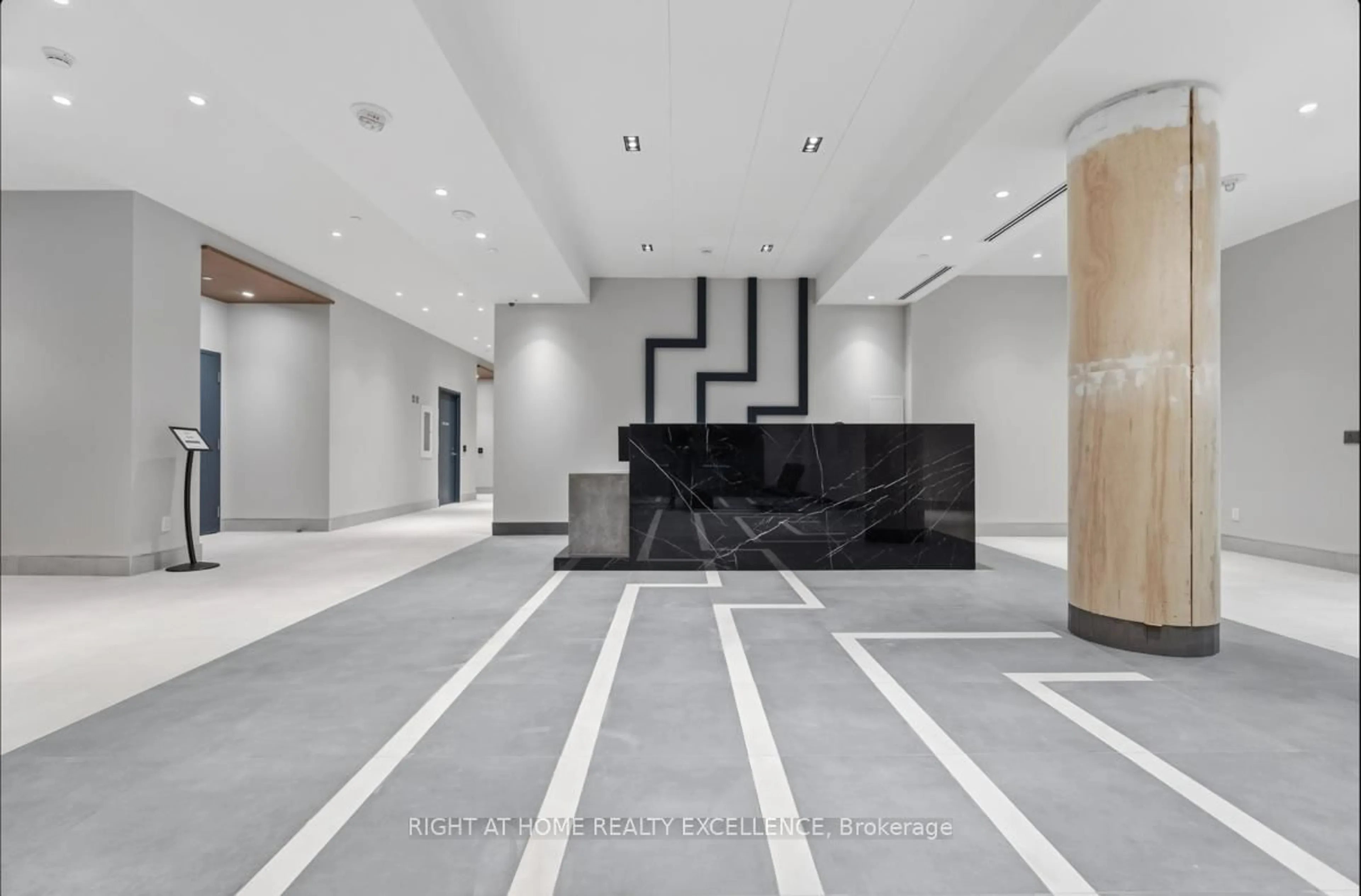 Indoor foyer for 3260 SHEPPARD Ave #411, Toronto Ontario M1T 3K3