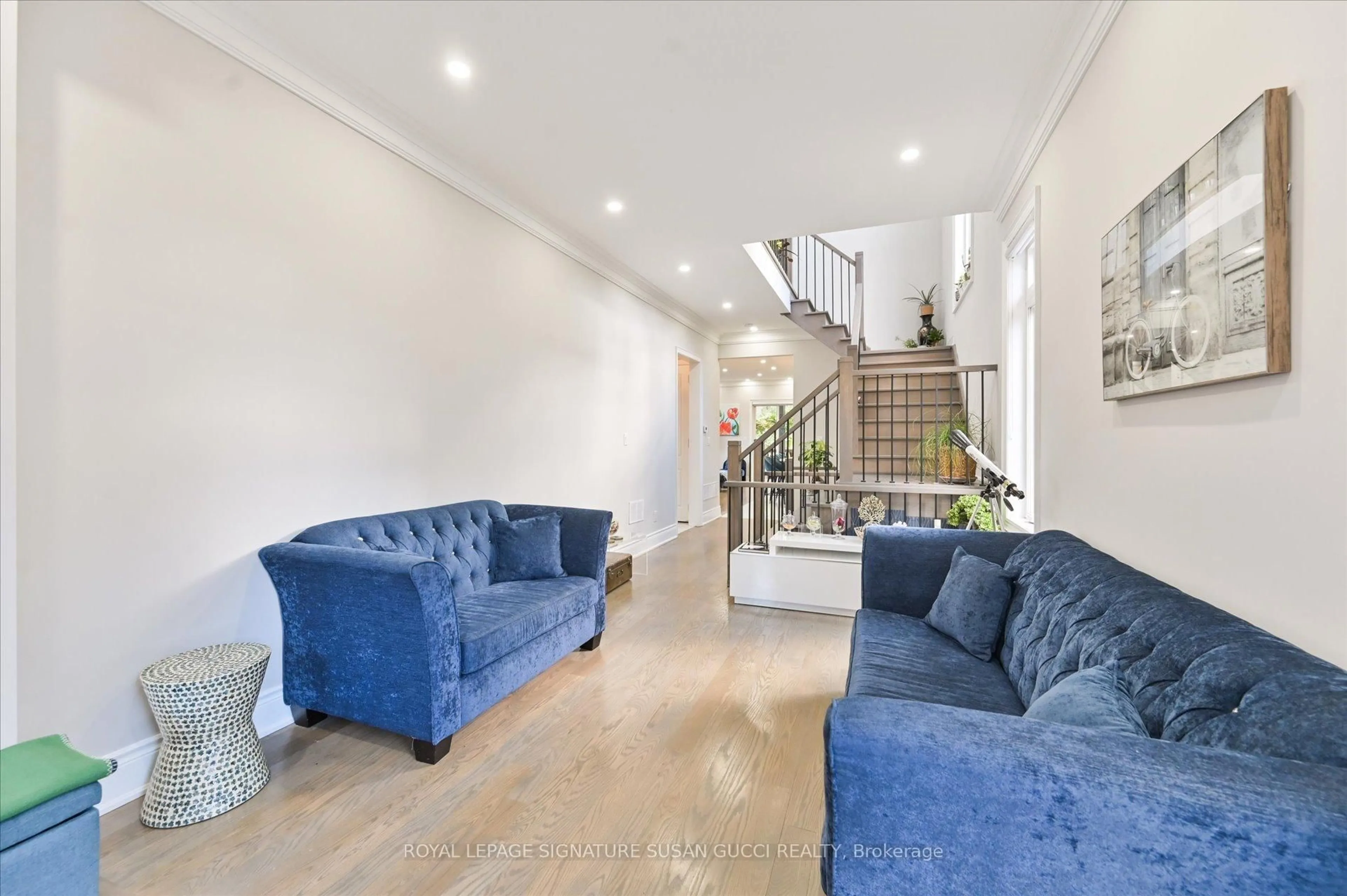 Unknown for 3 Holmstead Ave, Toronto Ontario M4B 1S9