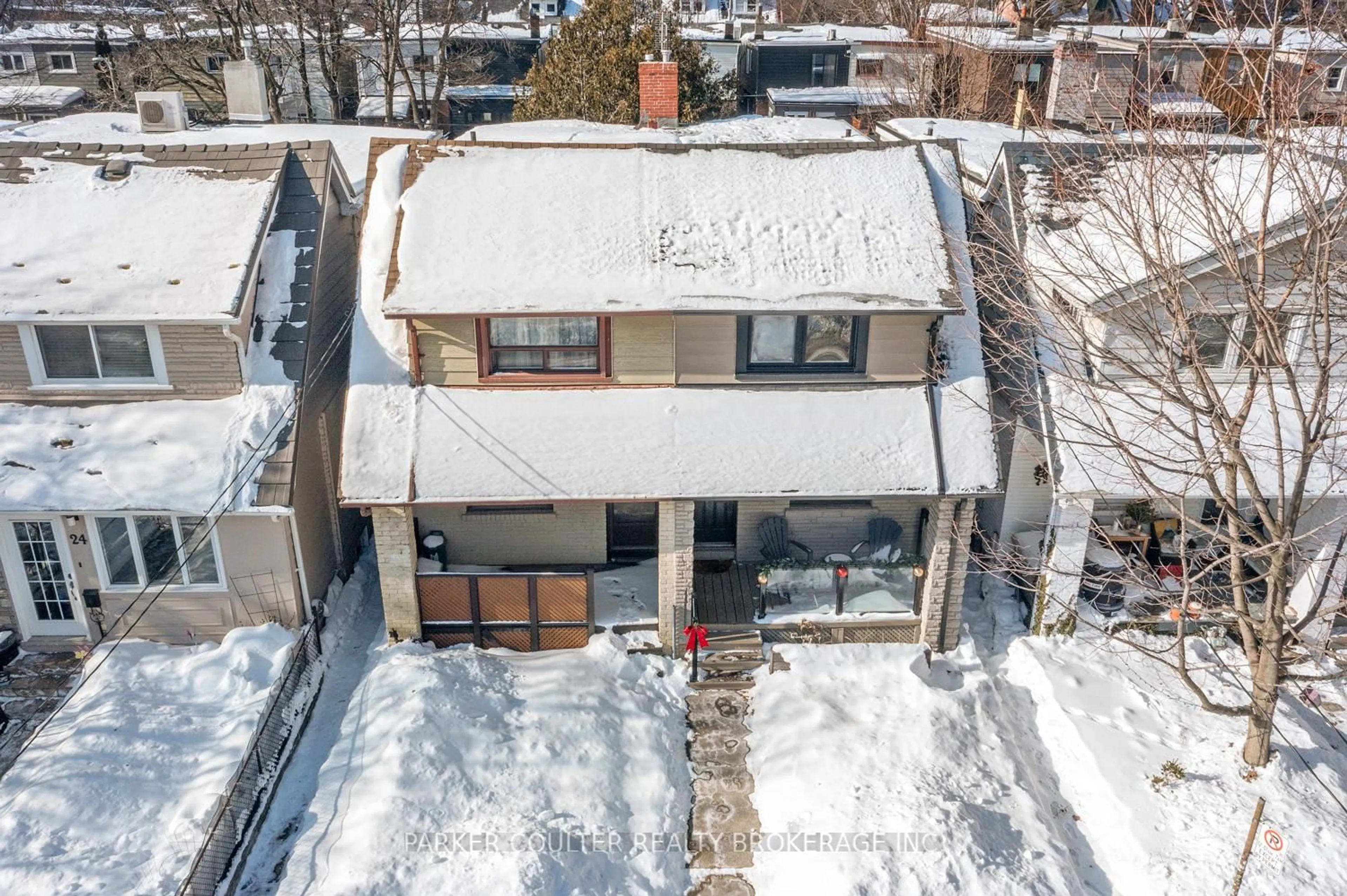 A pic from outside/outdoor area/front of a property/back of a property/a pic from drone, building for 26 Larchmount Ave, Toronto Ontario M4M 2Y7