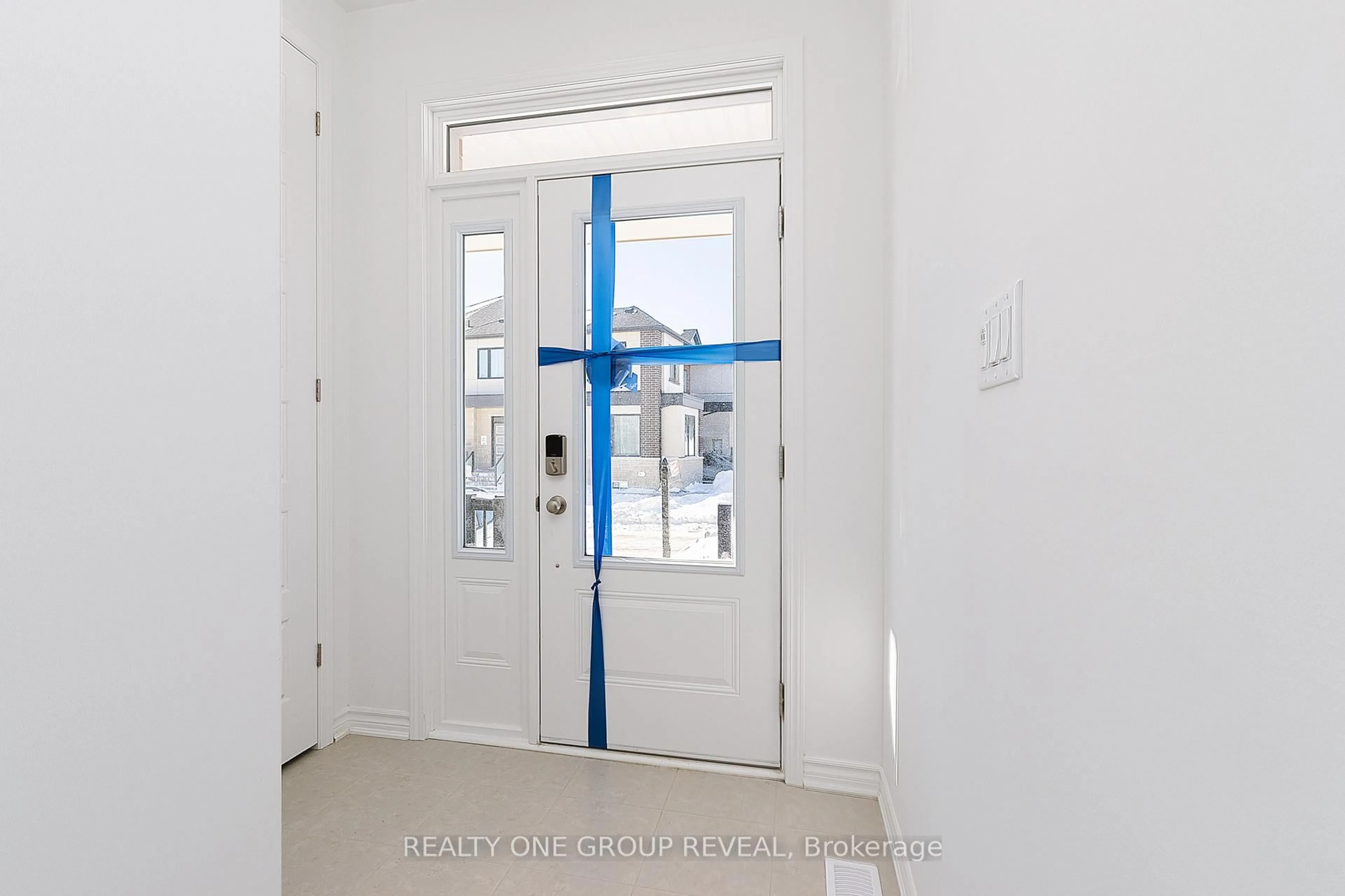 Indoor entryway for 3515 BRICKYARD Dr, Pickering Ontario L1X 0J2