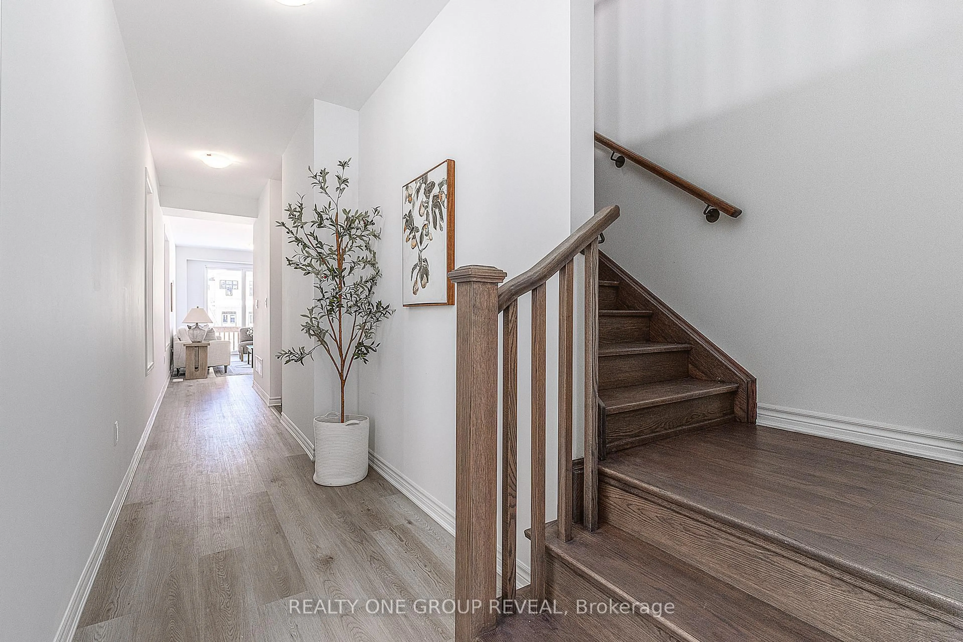 Indoor entryway for 3515 BRICKYARD Dr, Pickering Ontario L1X 0J2