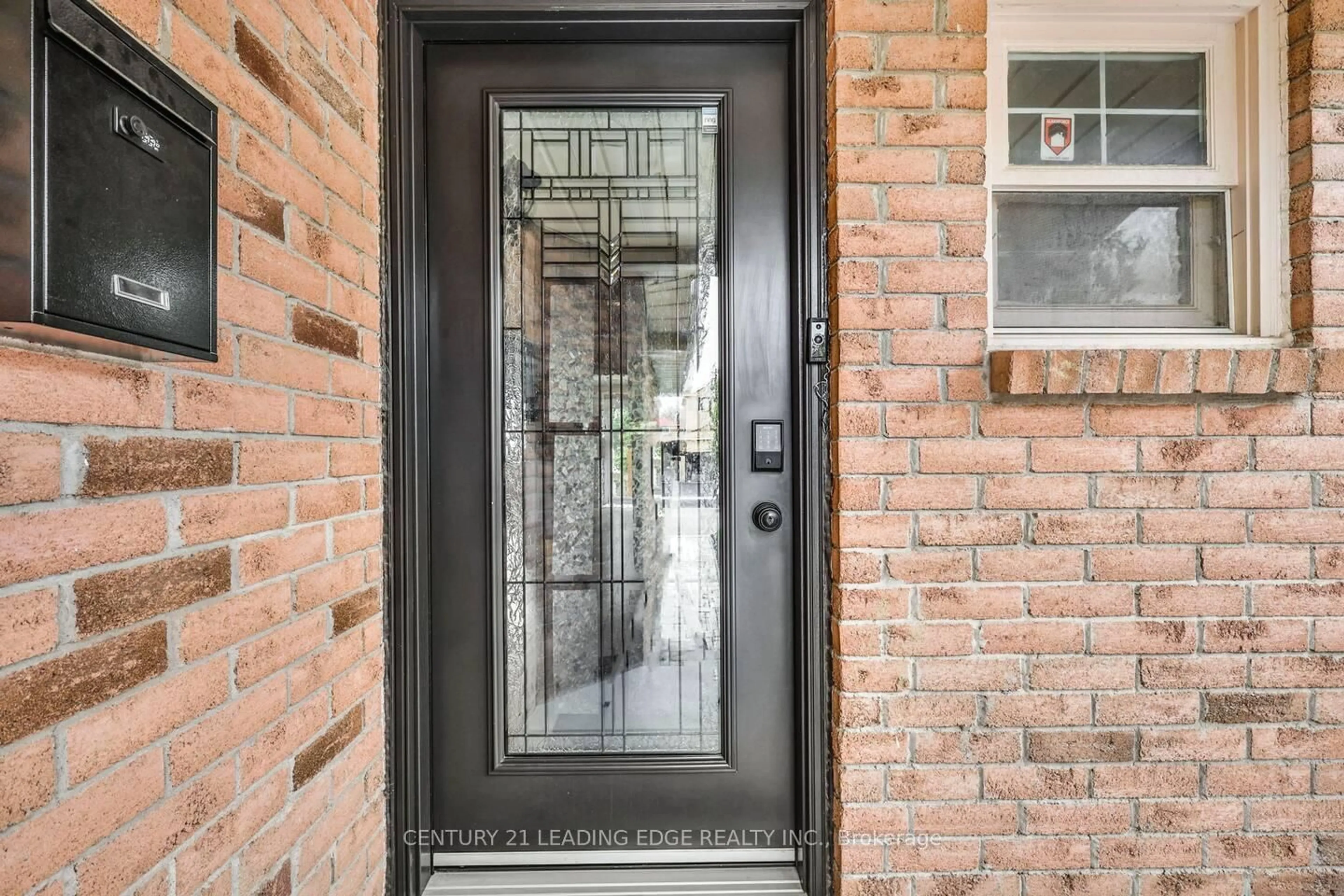 Indoor entryway for 1627 Fairfield Cres, Pickering Ontario L1V 6H2