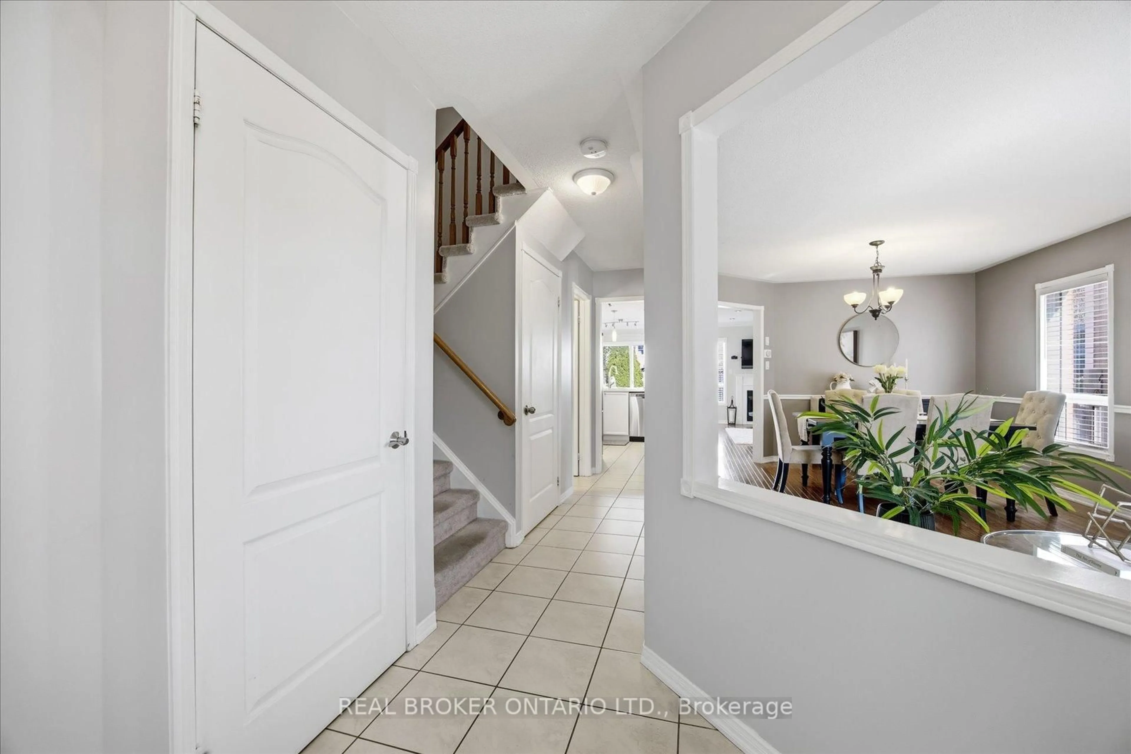 Indoor entryway for 61 Aster Cres, Whitby Ontario L1M 1J8