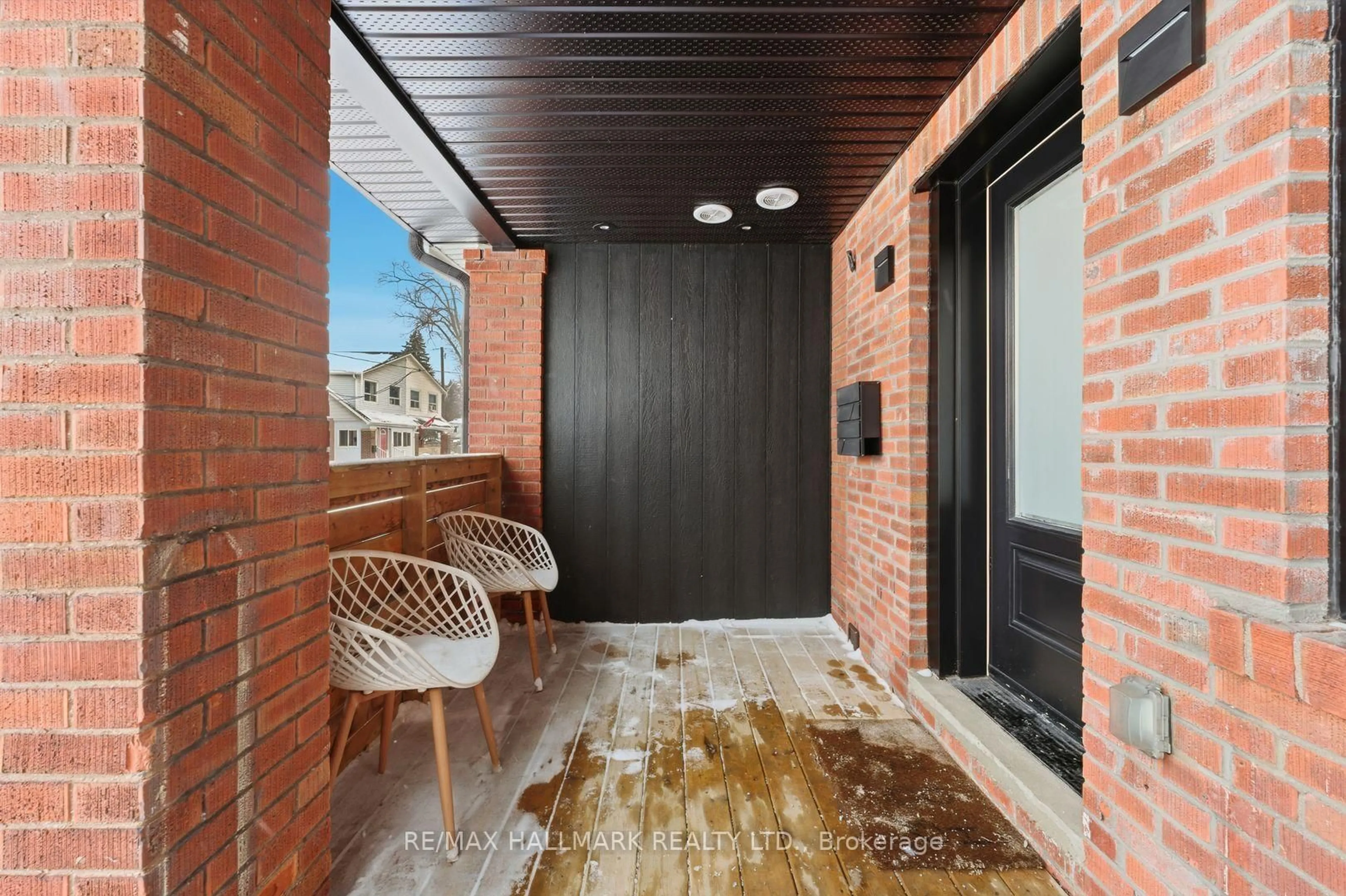 Unknown for 1709 Dundas St, Toronto Ontario M4L 1L7