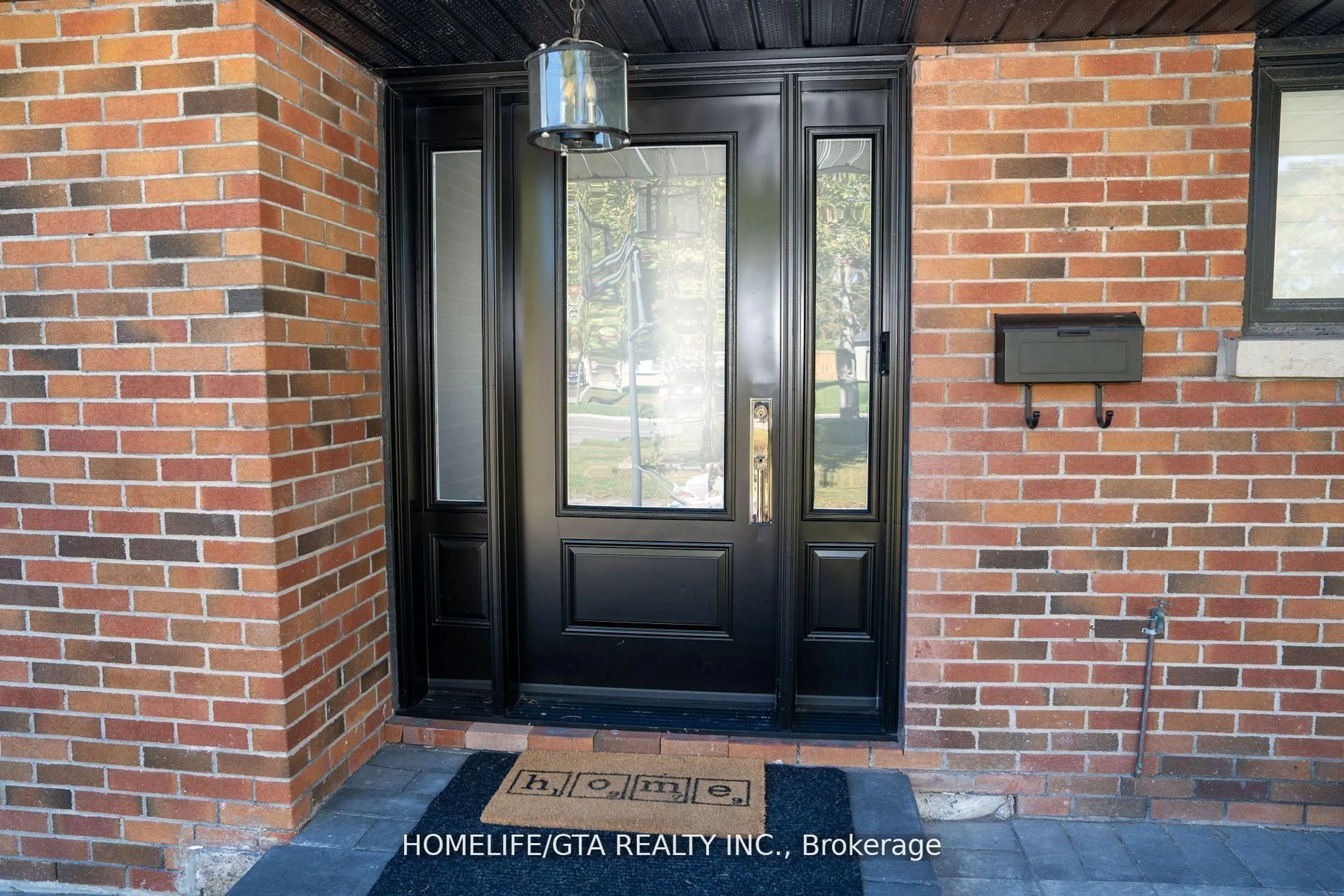 Indoor entryway for 439 Rossland Rd, Oshawa Ontario L1J 3G9