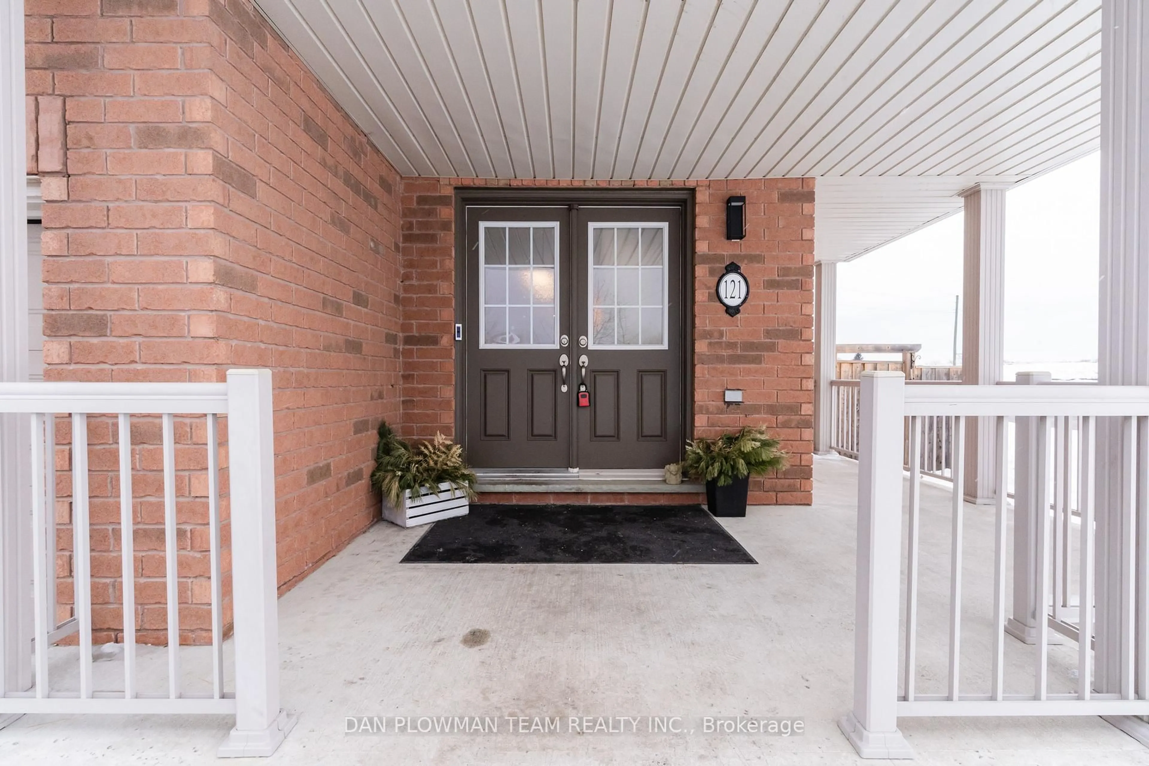 Indoor entryway for 121 Bathgate Cres, Clarington Ontario L1E 0B5